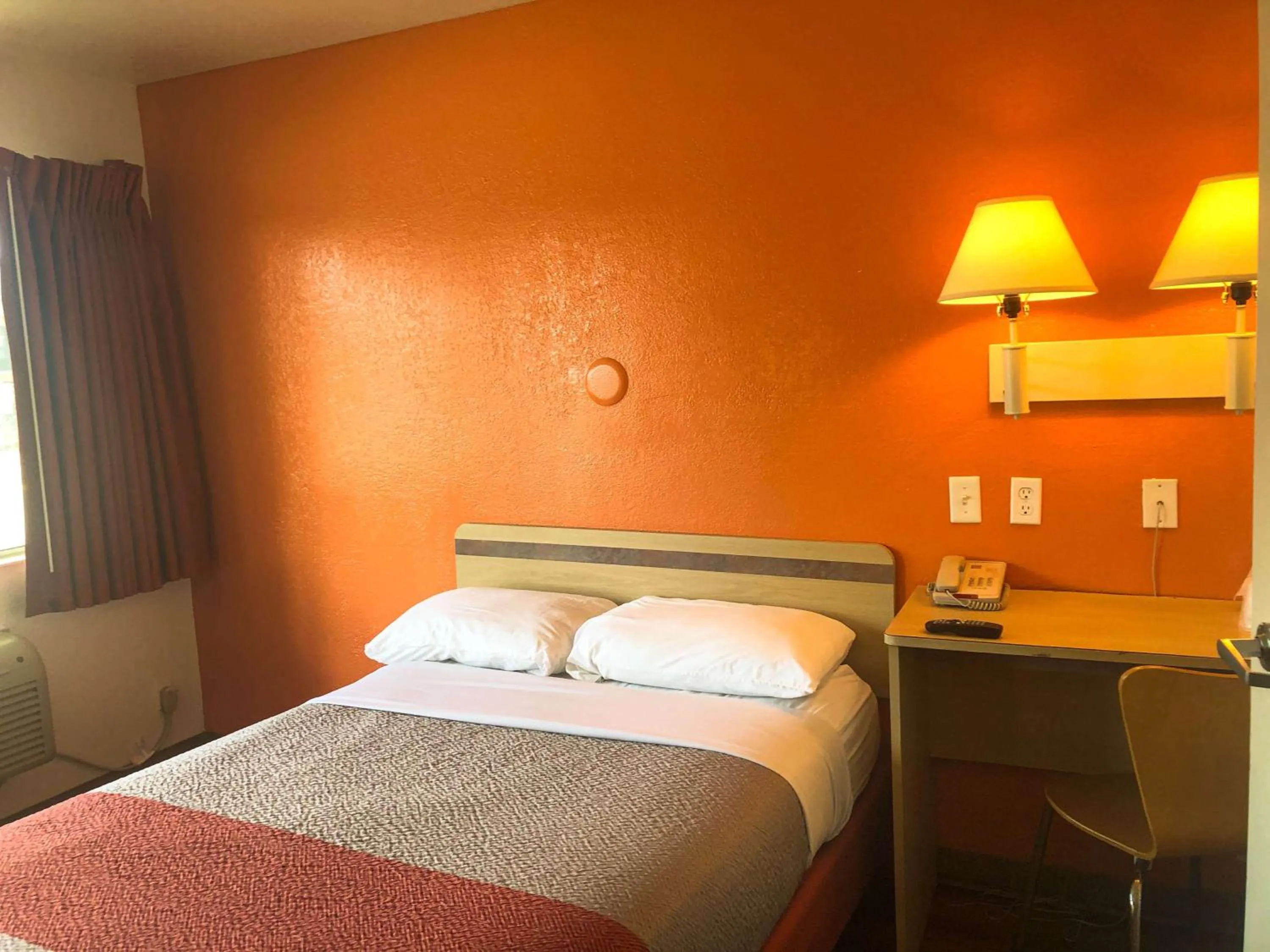 Double Room - Disability Access - Roll In Shower in Motel 6-Jacksonville, FL - Orange Park