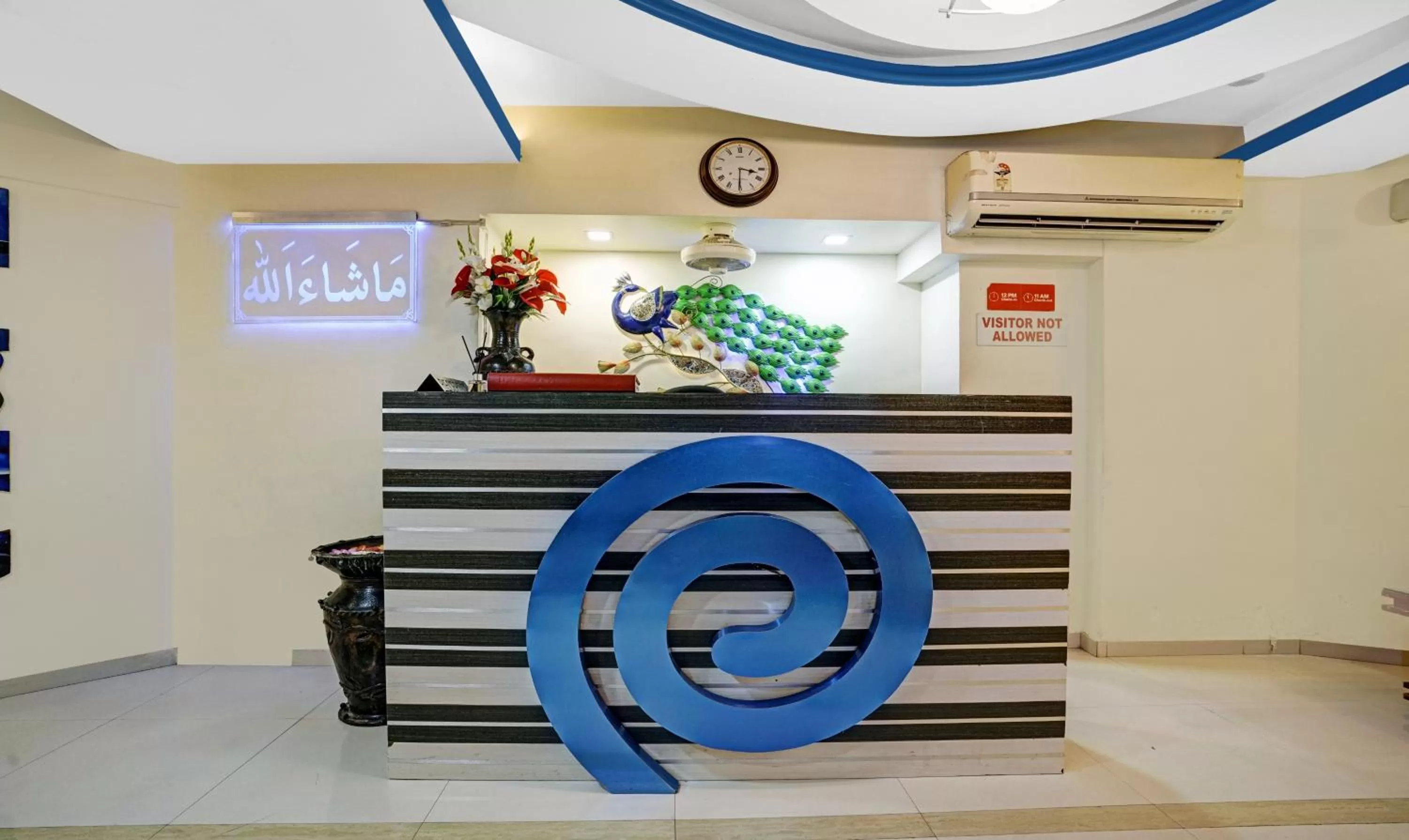 Lobby/Reception in Itsy By Treebo - Amber Corp Inn, NESCO