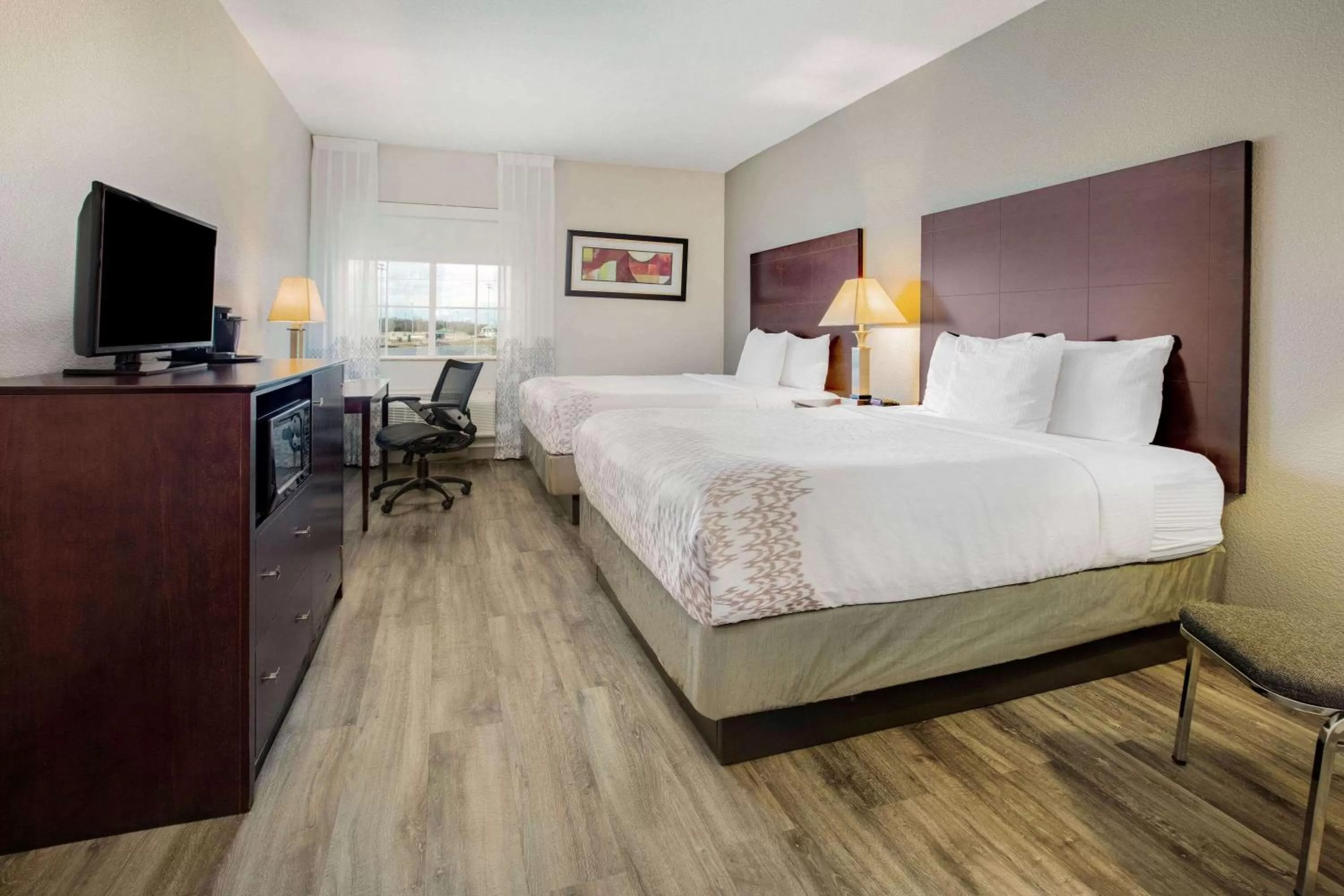 Photo of the whole room, Bed in La Quinta by Wyndham McKinney