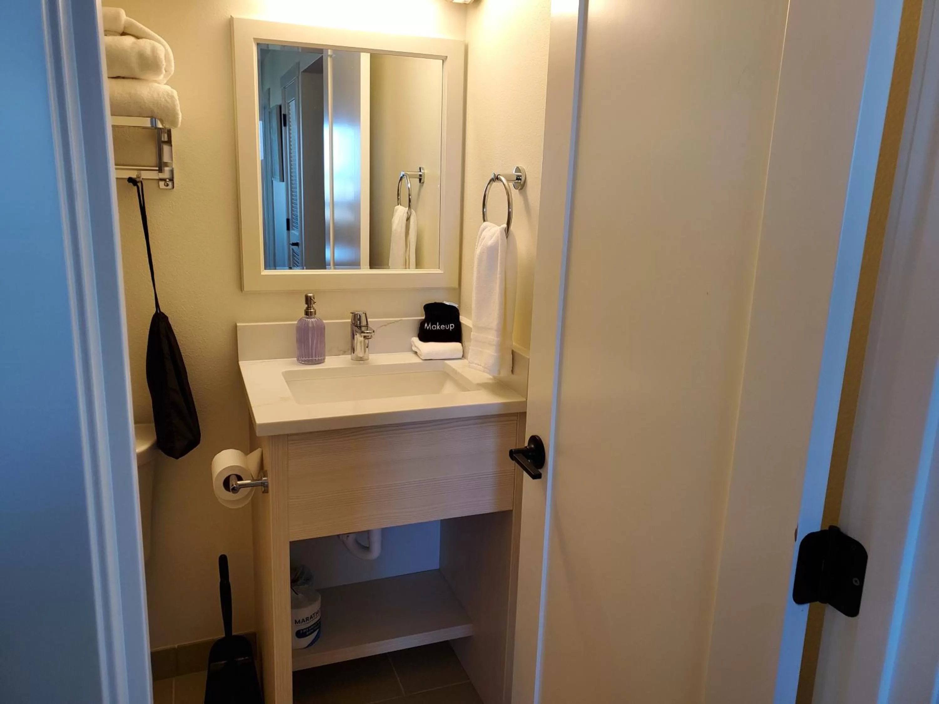 Shower in Moonstone Beach Motel