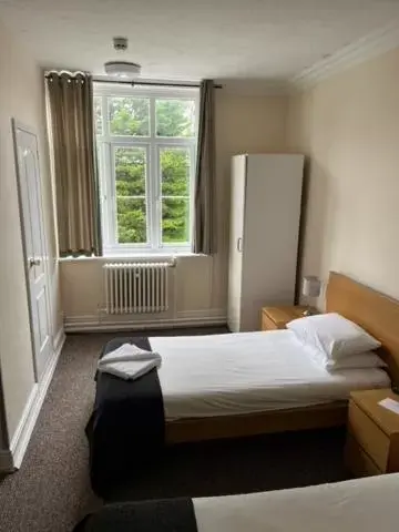 Basic Twin Room in The Admiral Cunningham Hotel Basic Twin Room in The Admiral Cunningham Hotel