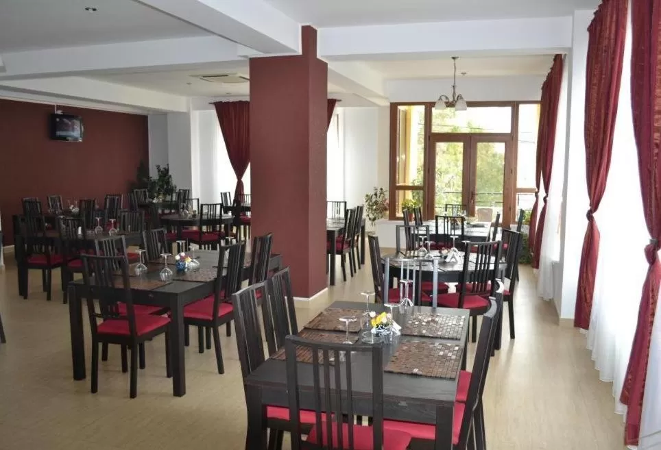 Restaurant/Places to Eat in Hotel Corsar
