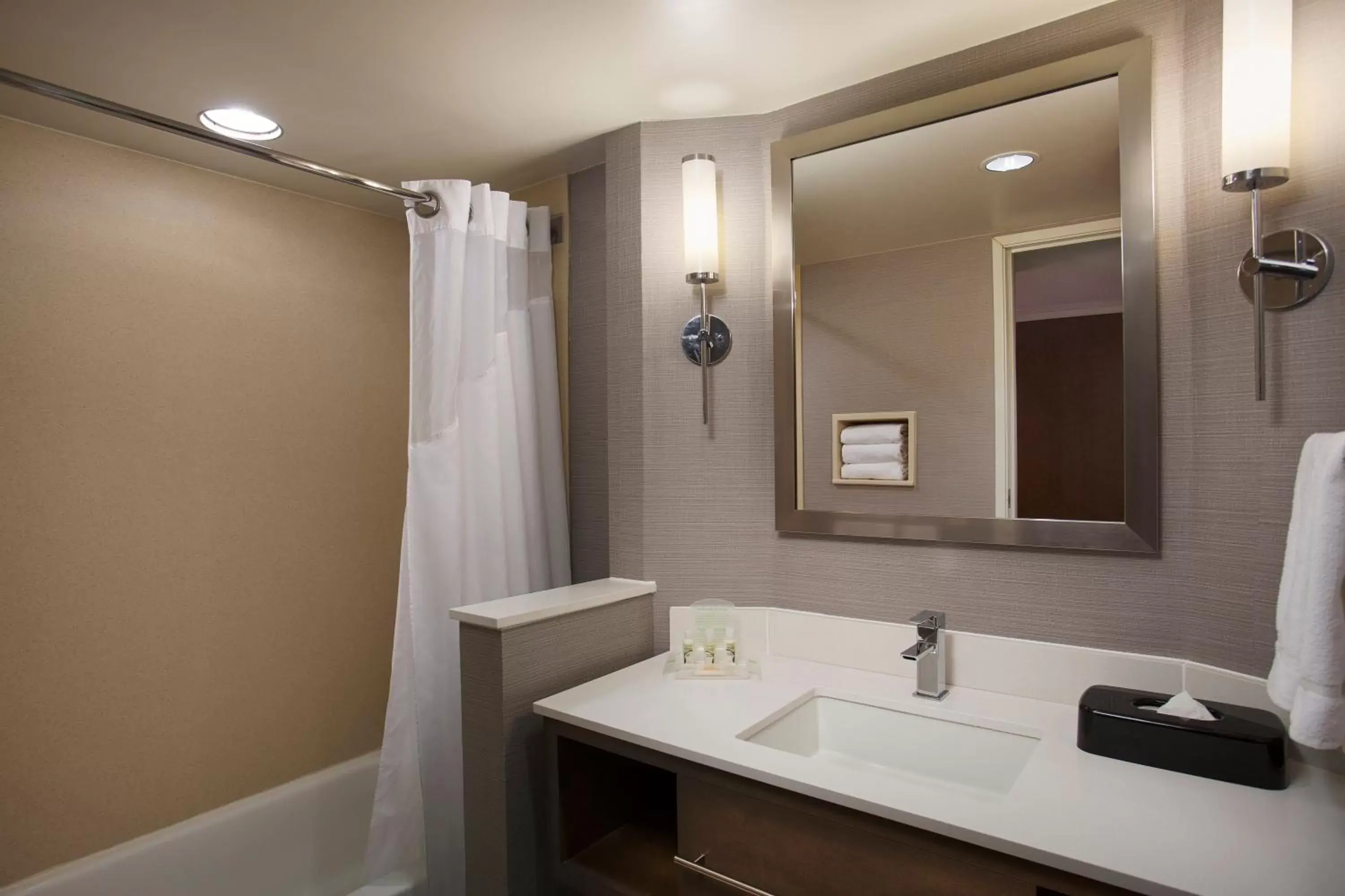 Standard Room in Holiday Inn Grand Rapids-Airport by IHG Standard Room in Holiday Inn Grand Rapids-Airport by IHG