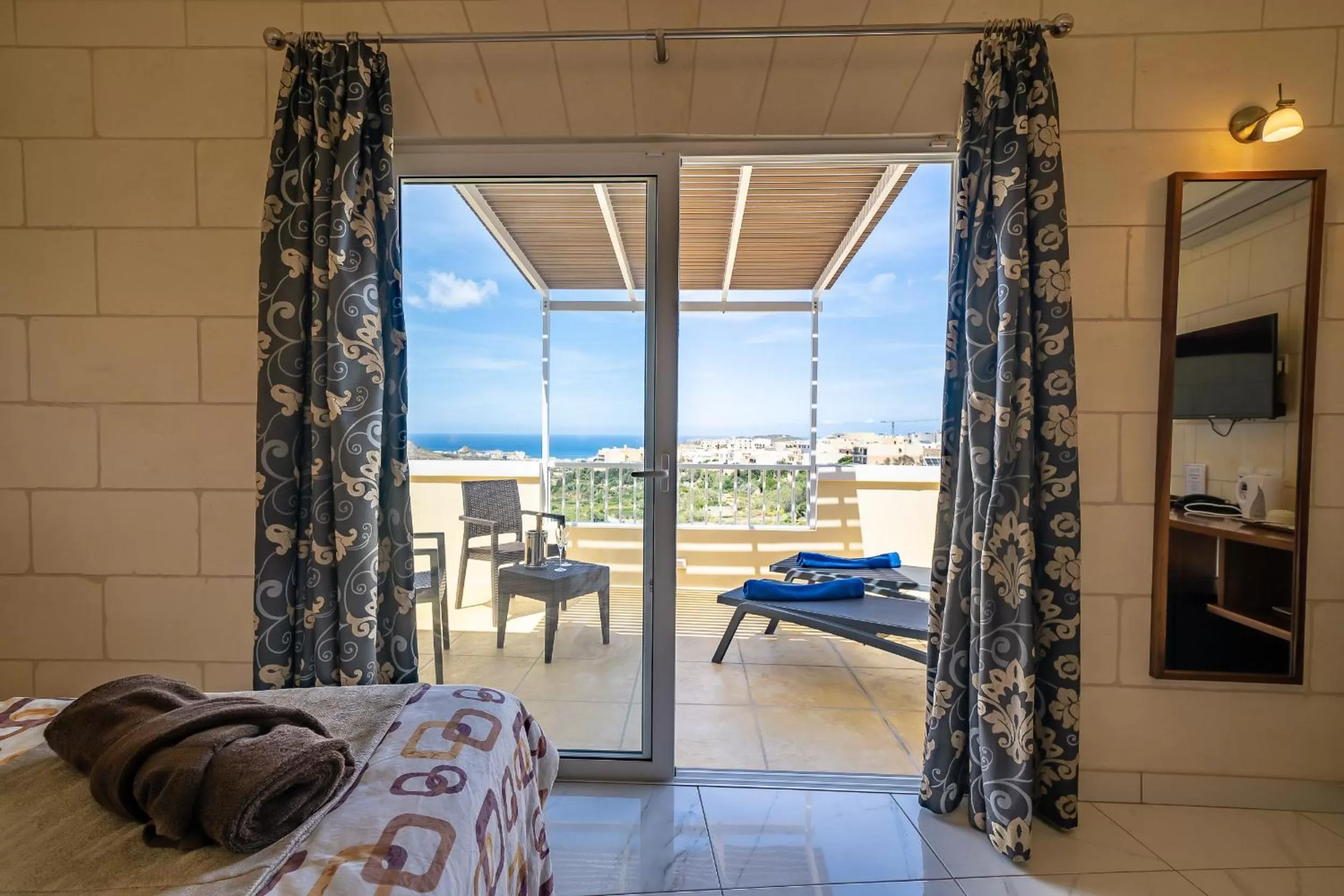 Bed in Il-Logga Boutique Hotel