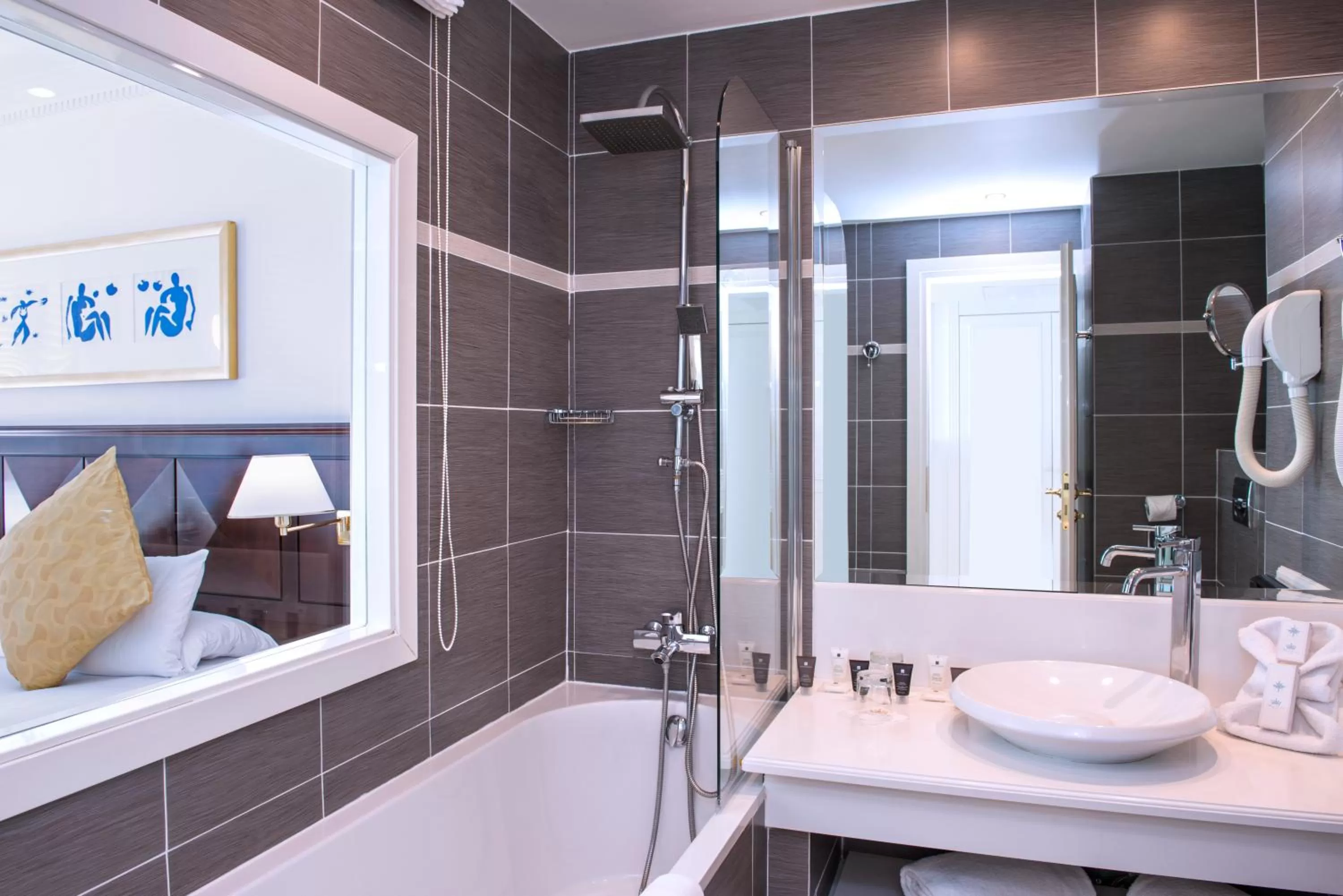 Bathroom in Hôtel West End Promenade