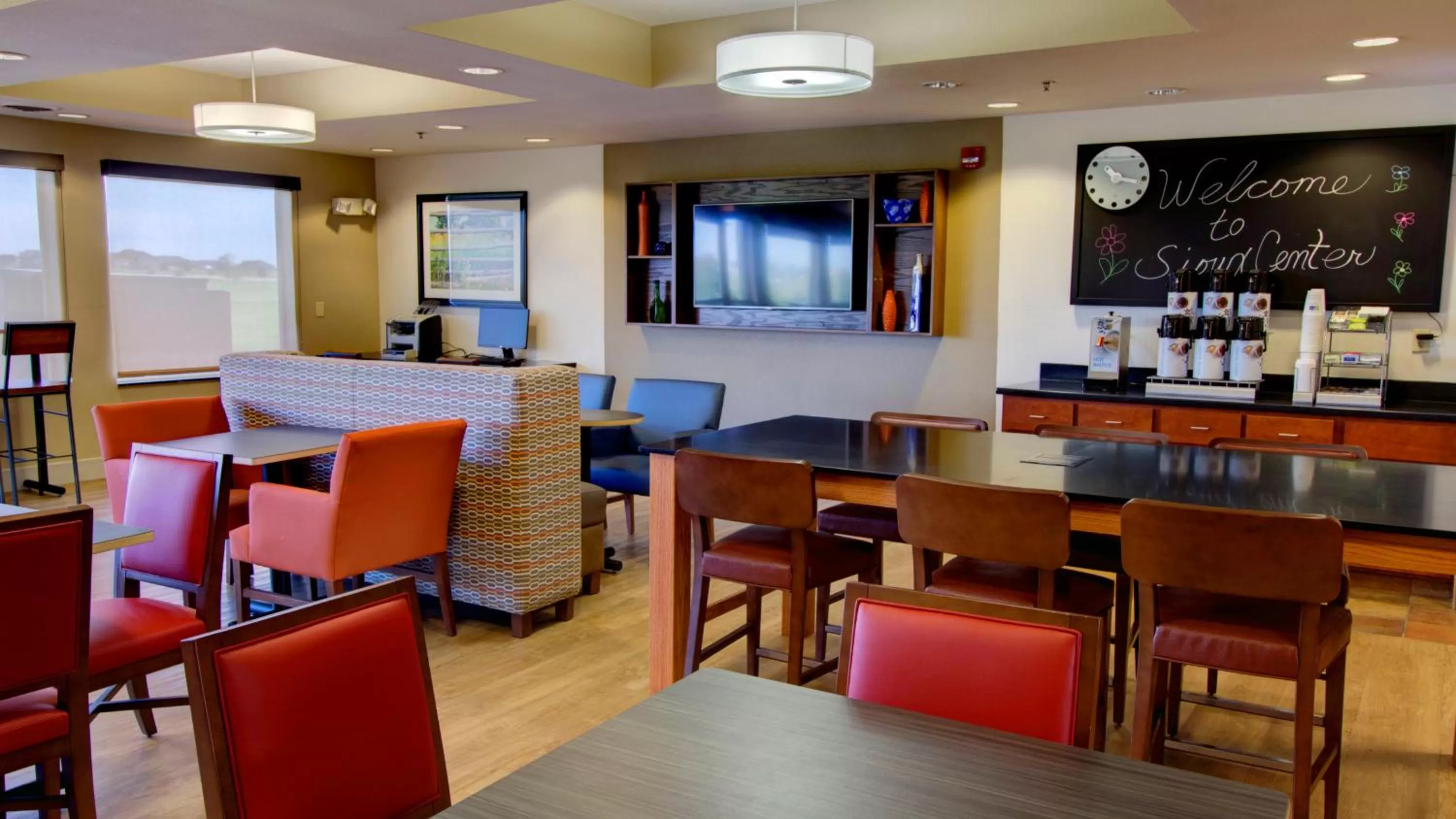 Breakfast in Holiday Inn Express & Suites Sioux Center by IHG