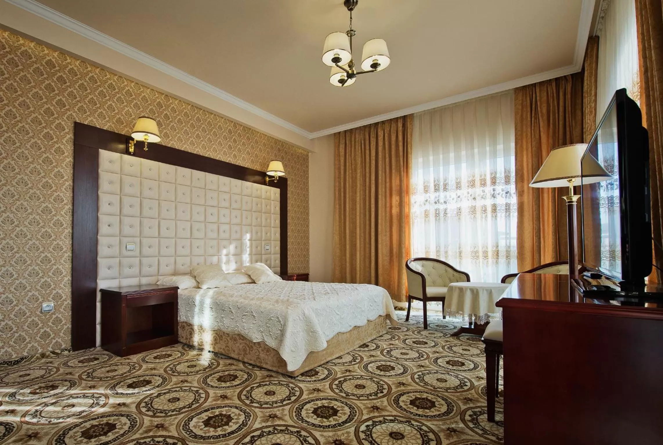 Photo of the whole room, Bed in Royal Park Hotel & Spa