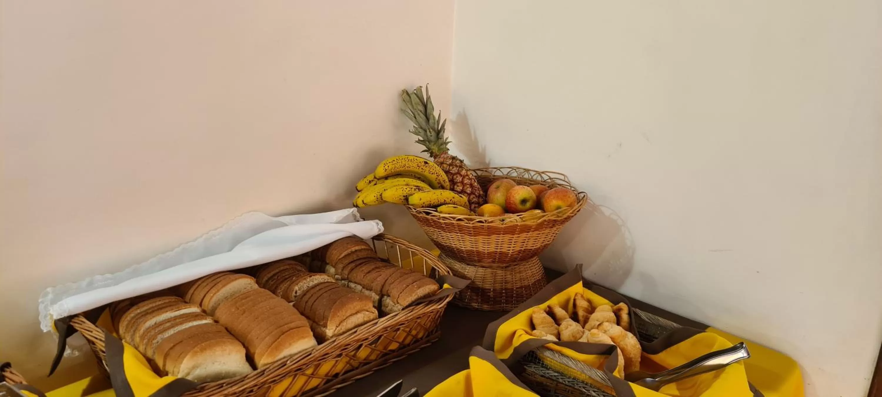 Breakfast in Pousada Casa Amarela