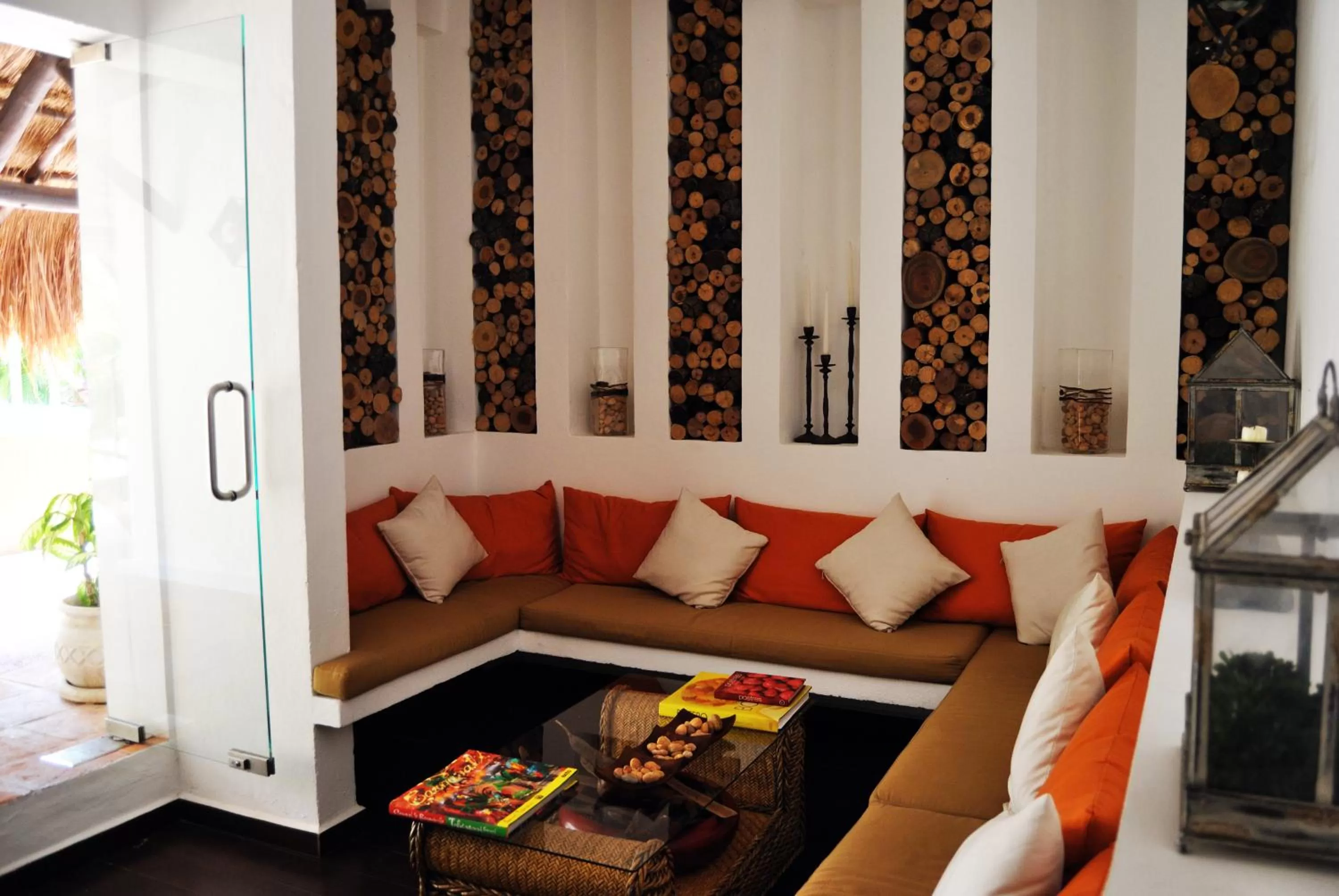 Library in La Pasion Colonial Hotel Boutique By Bunik