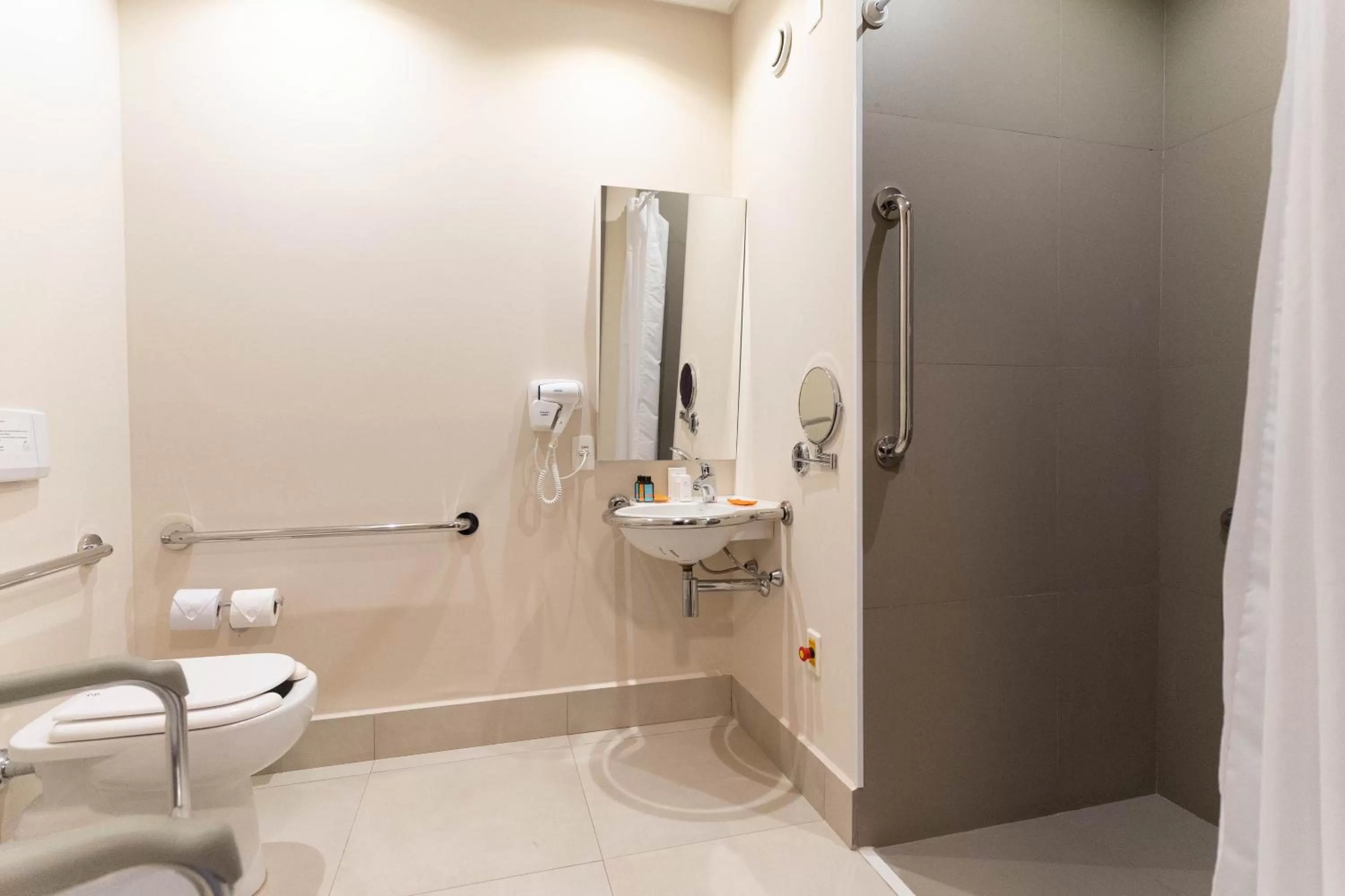 Bathroom in Royal Palm Tower Anhanguera