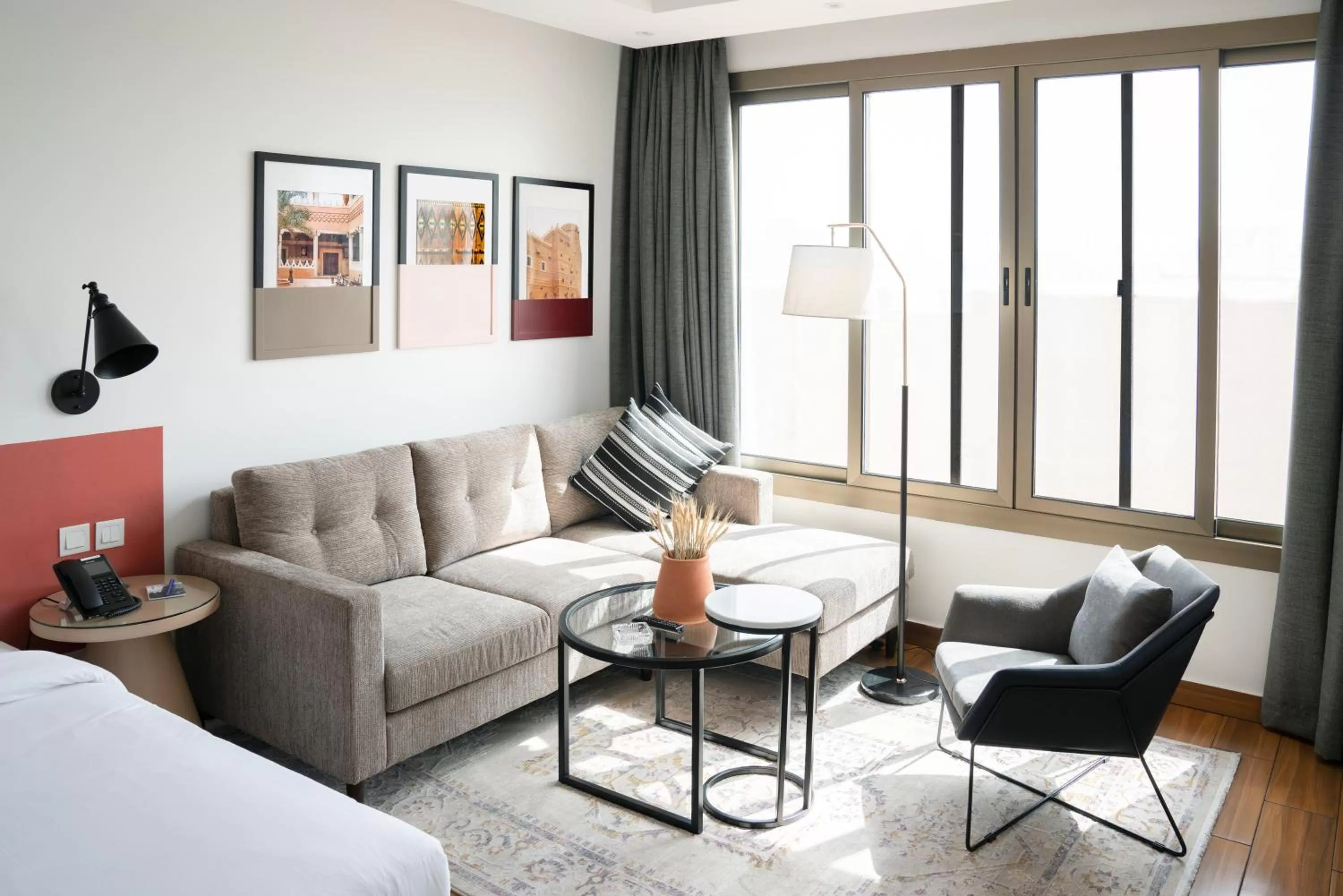 Living room, Bed in Dara Qurtubah Hotel