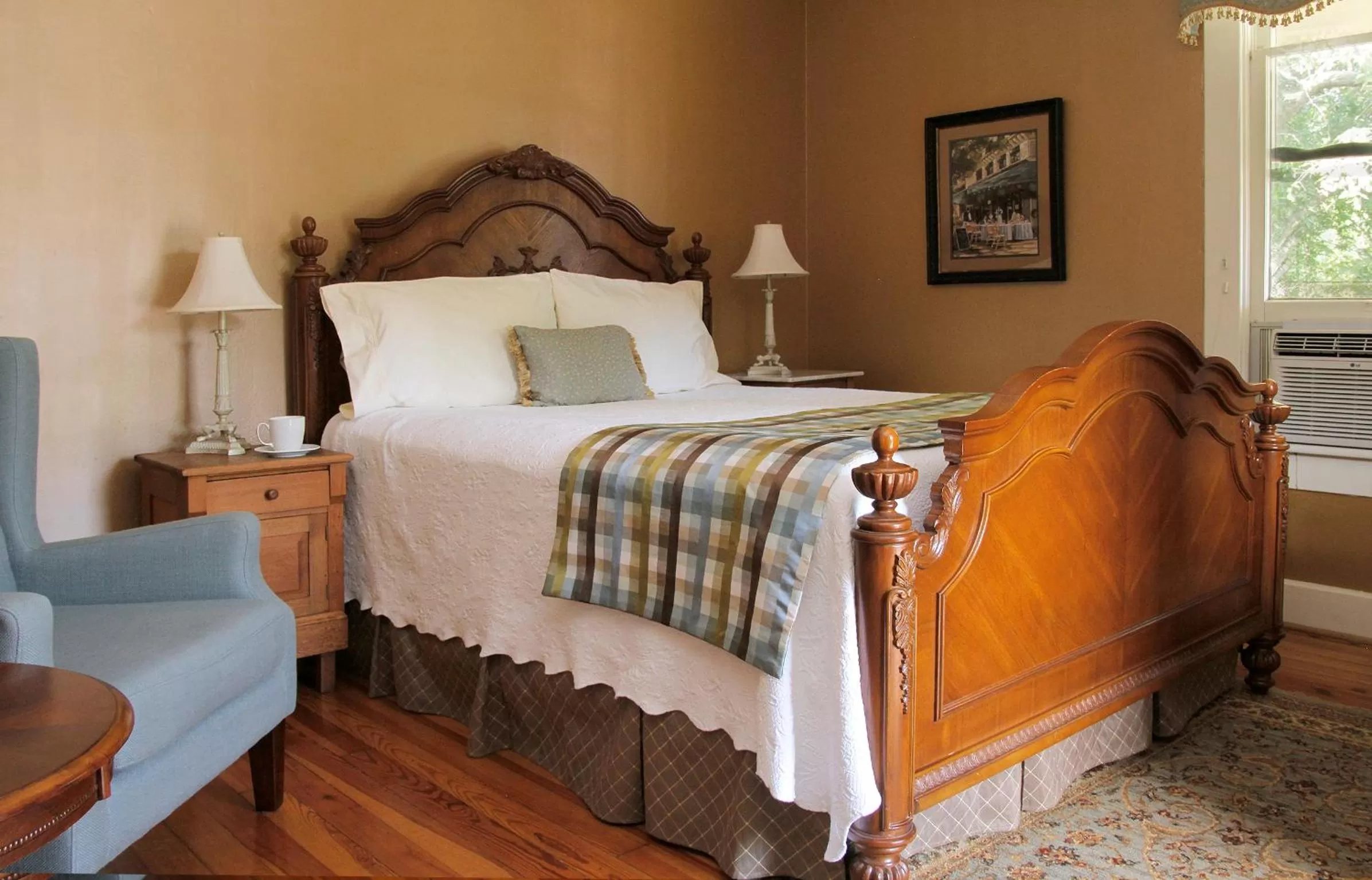 Bedroom, Bed in Heartstone Inn