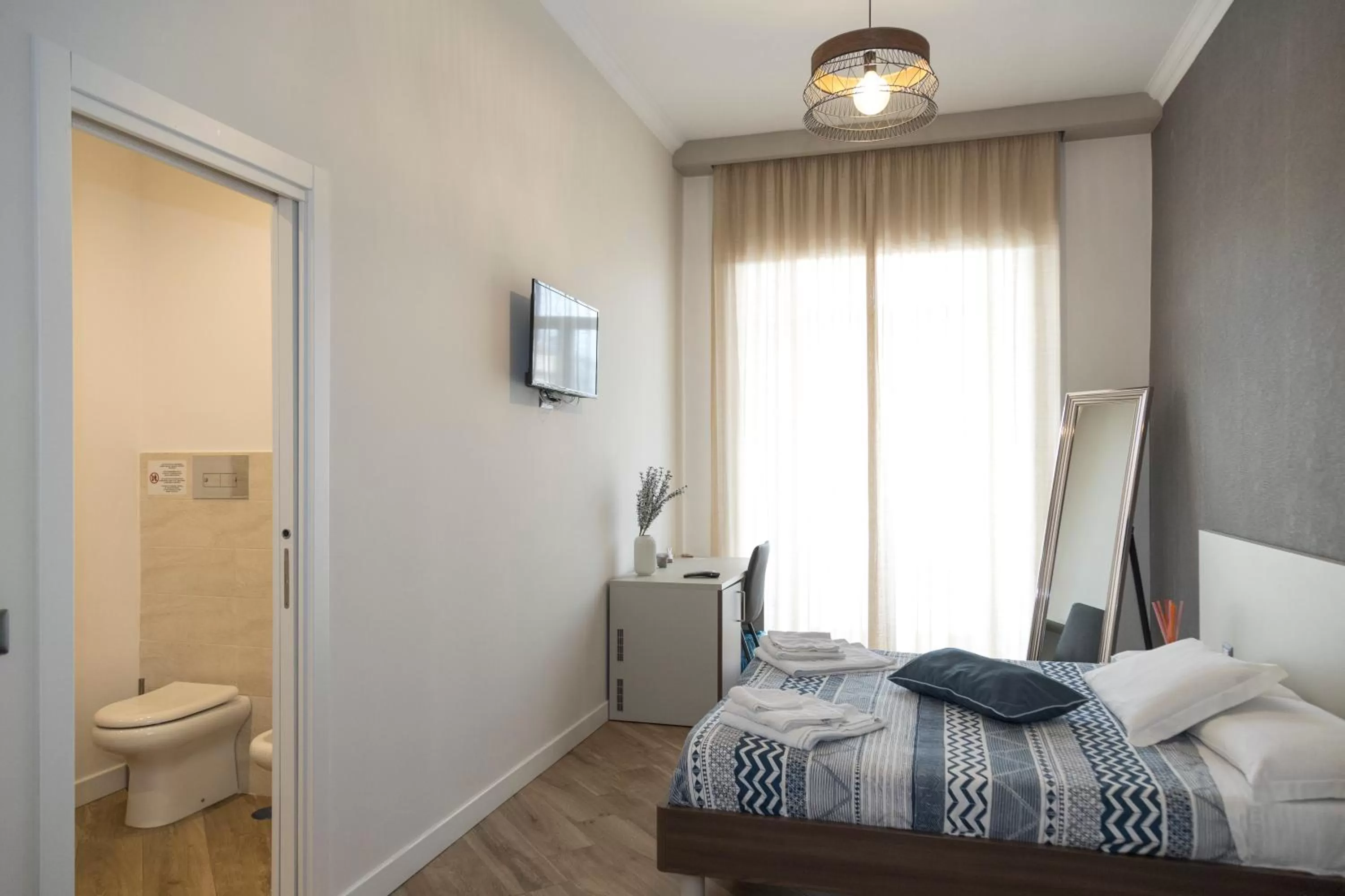 Photo of the whole room in Garibaldi Rooms