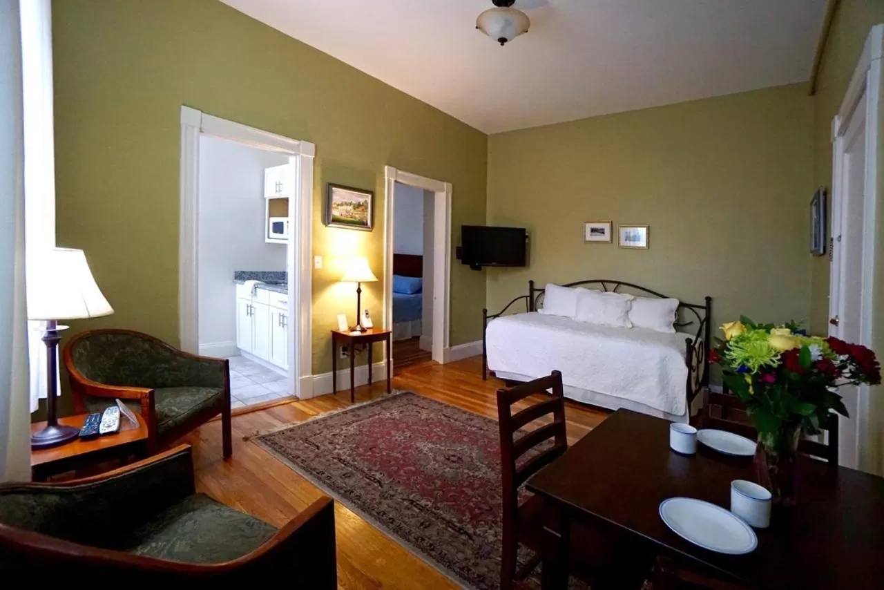 Bed in The Salem Inn