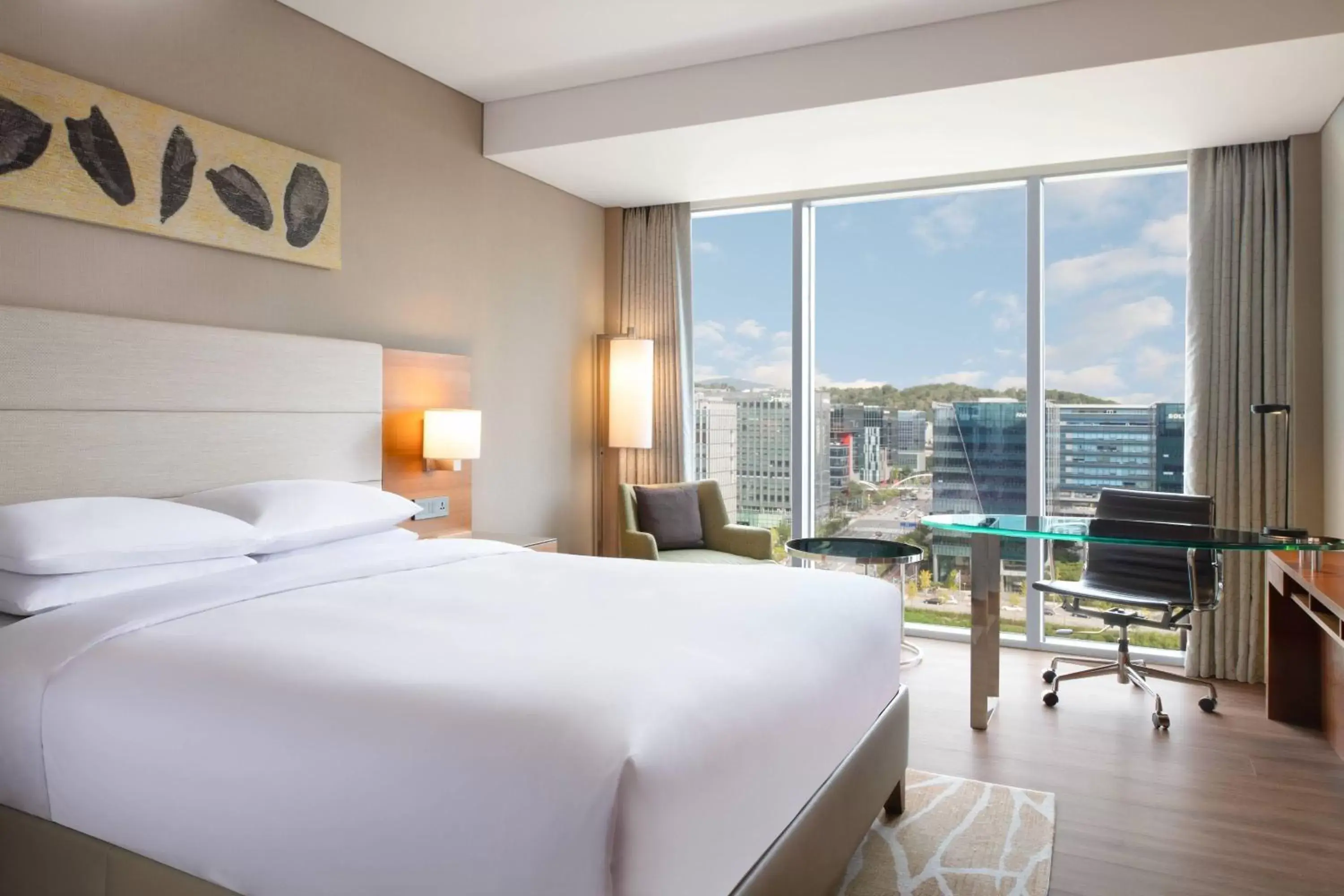 Guest room, 1 King, Park view in Courtyard by Marriott Seoul Pangyo Guest room, 1 King, Park view in Courtyard by Marriott Seoul Pangyo