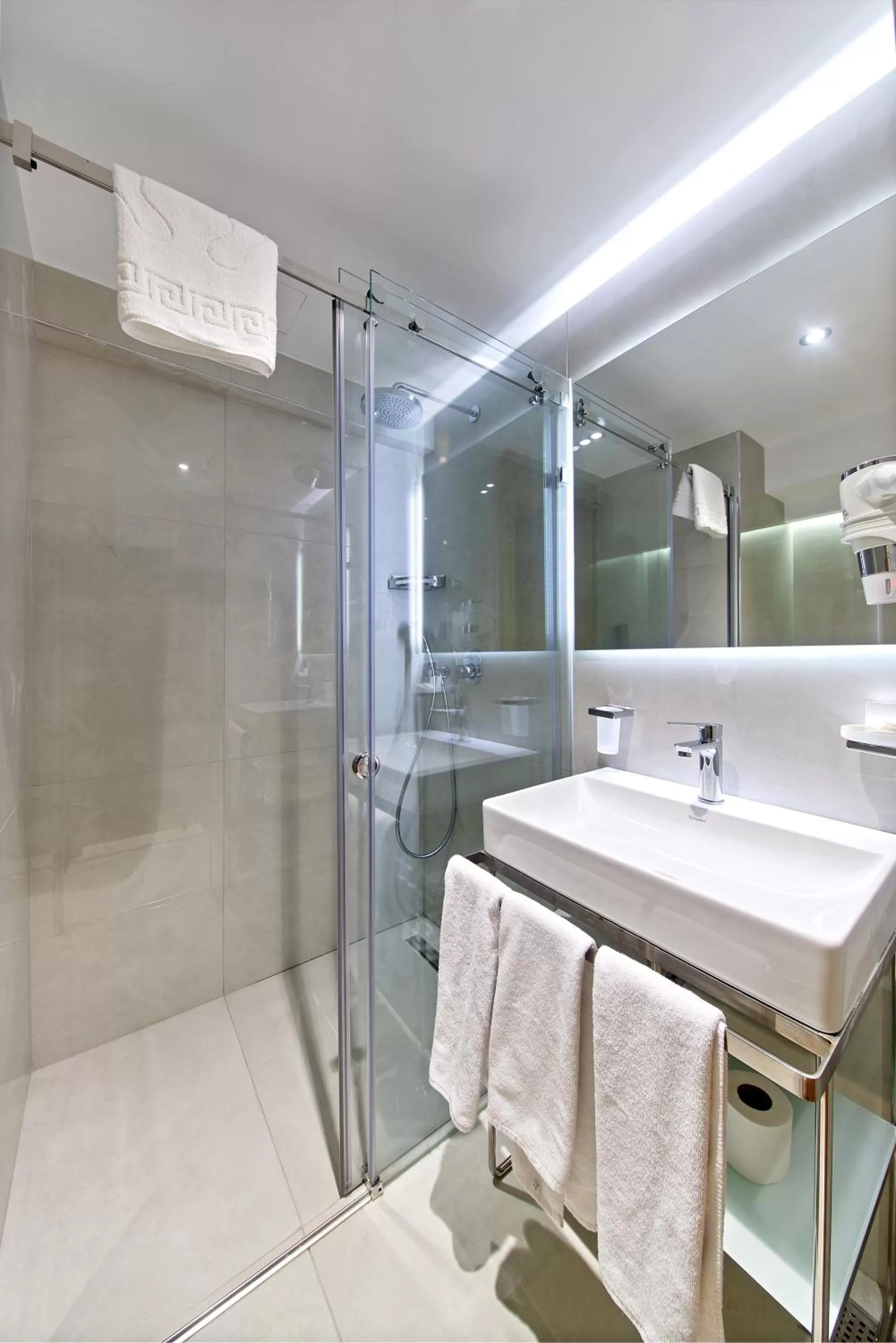 Bathroom in Lady Diana Hotel