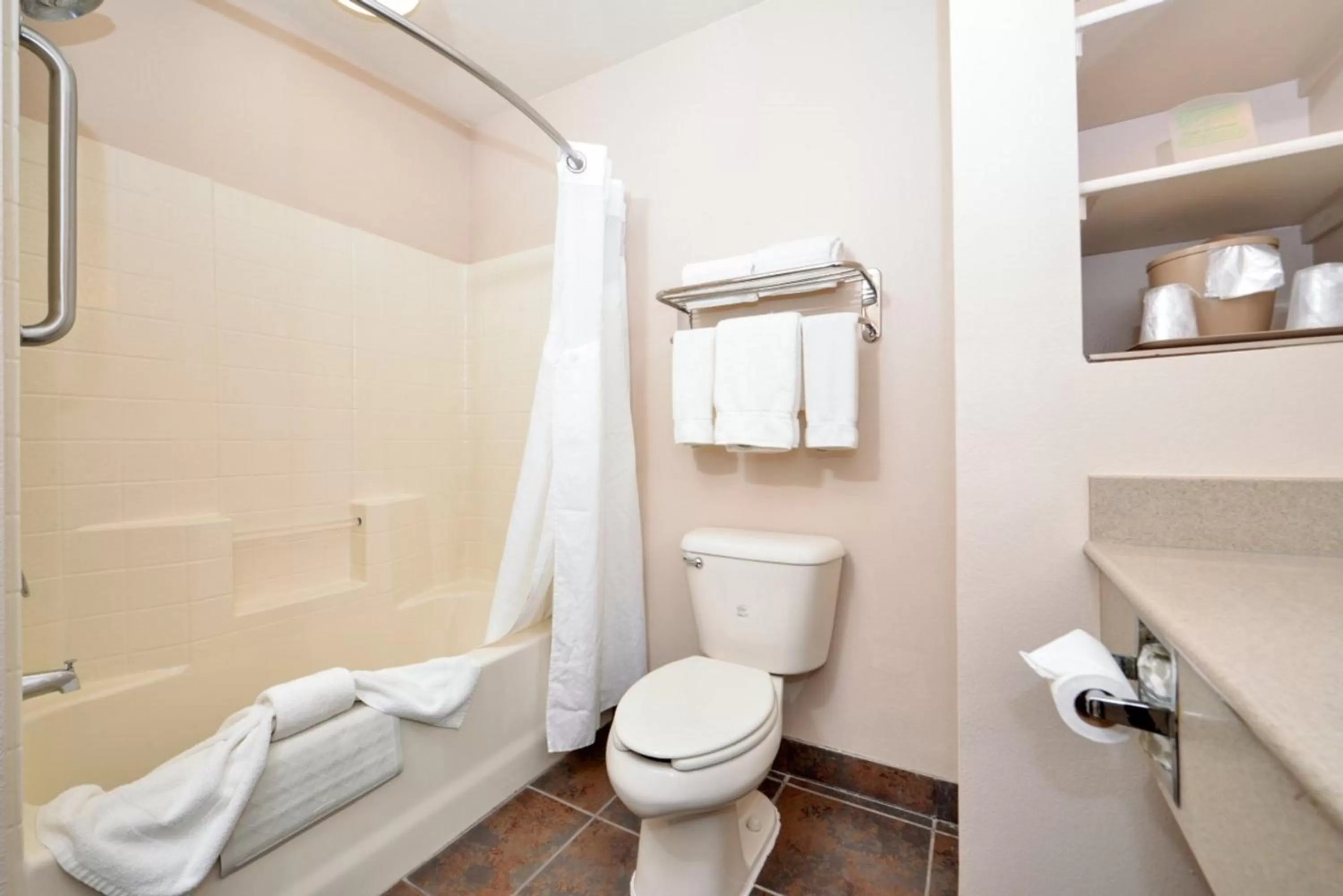 Bathroom in Holiday Inn Express Kingman by IHG