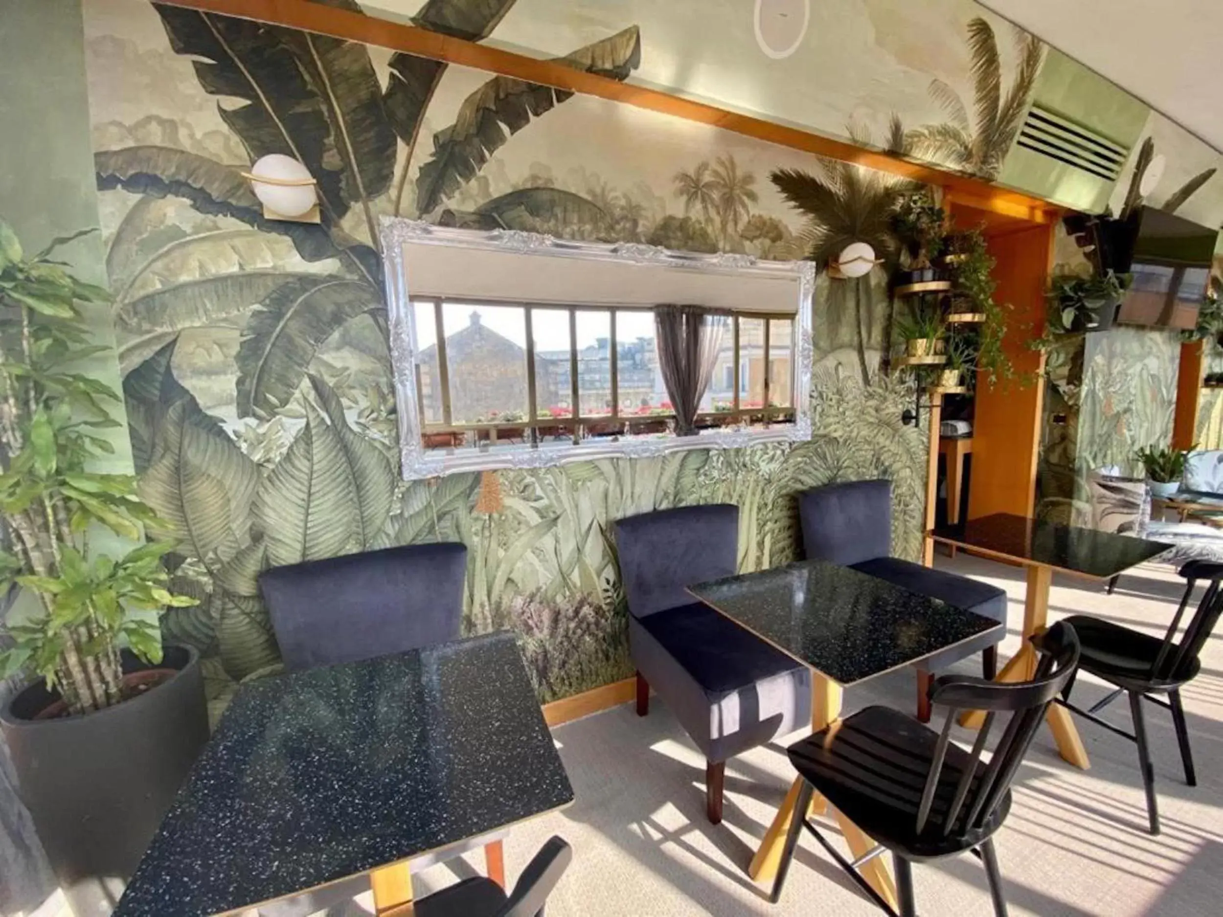 Restaurant/places to eat in Hotel Tritone Restaurant/places to eat in Hotel Tritone