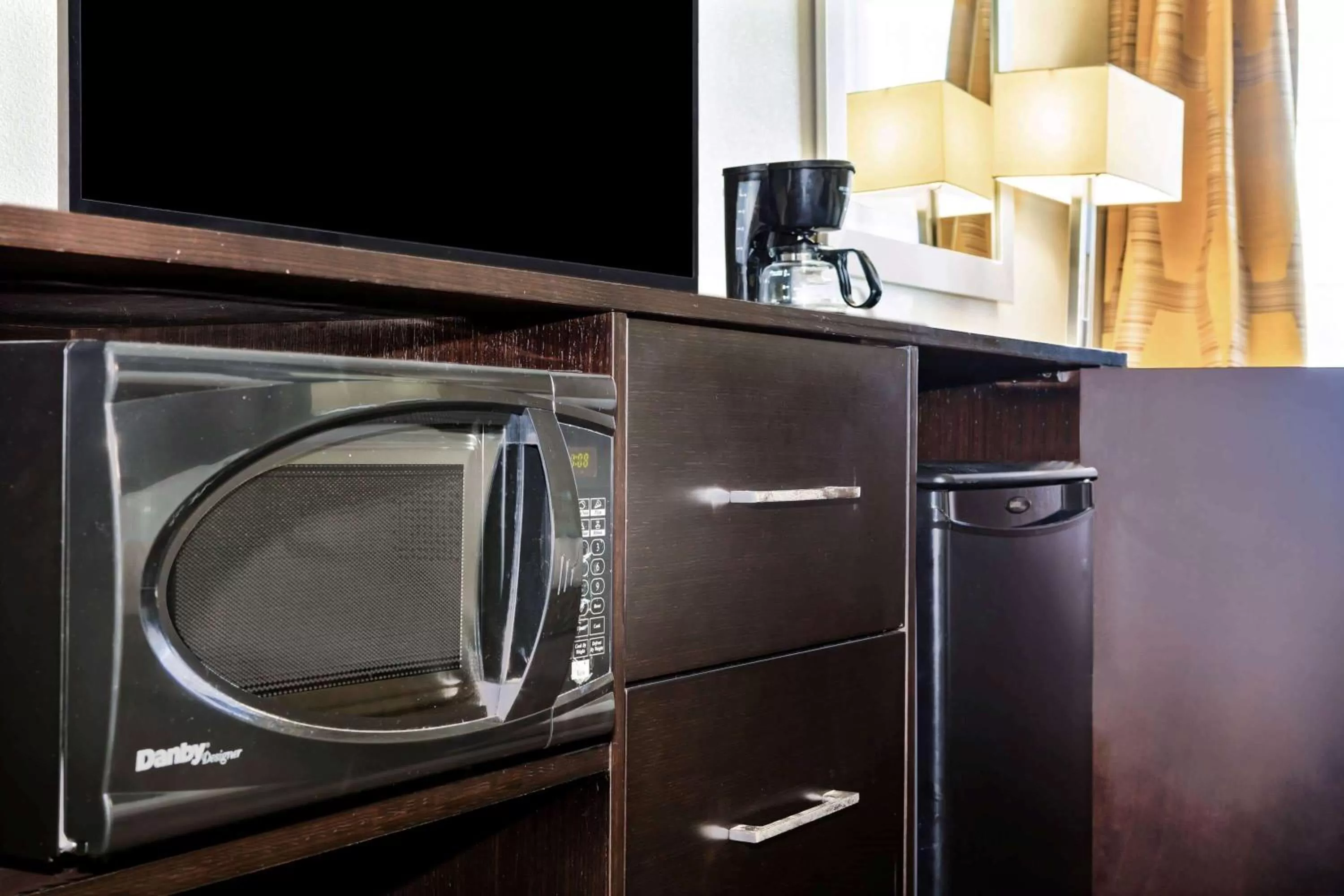 Photo of the whole room in La Quinta by Wyndham Karnes City - Kenedy