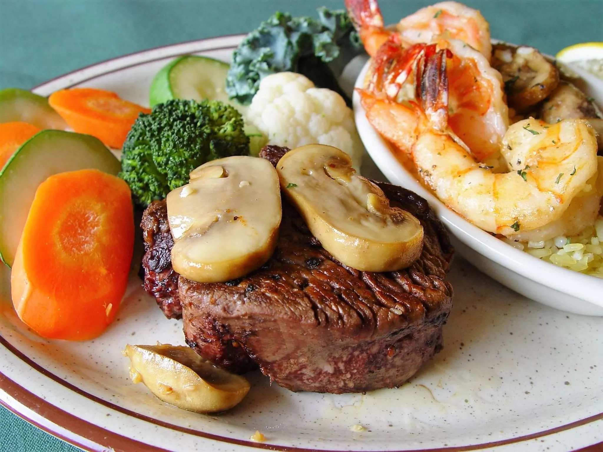 Restaurant/places to eat in Top Notch Inn