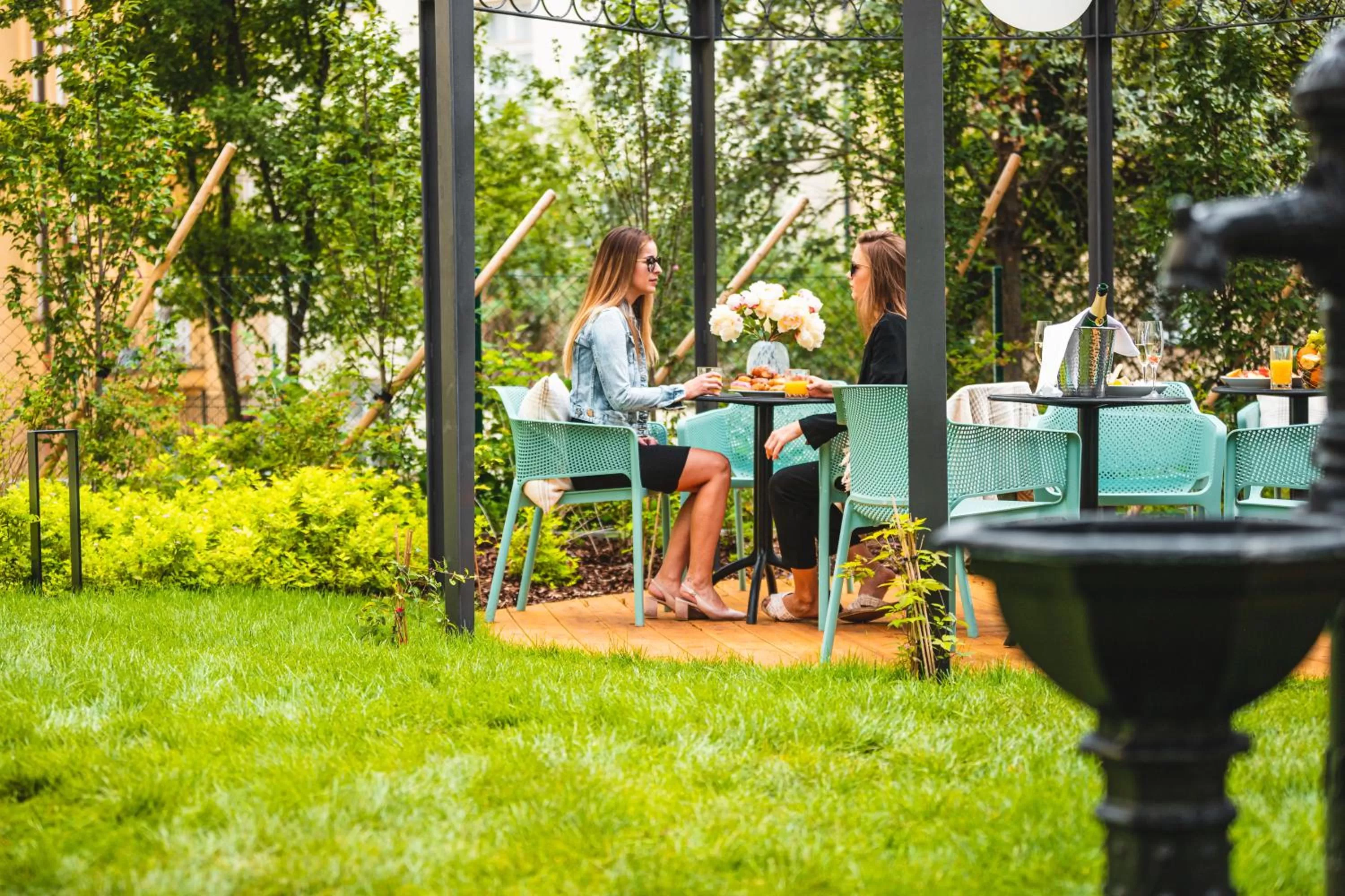 Garden in Garden Suites Residence by TKC