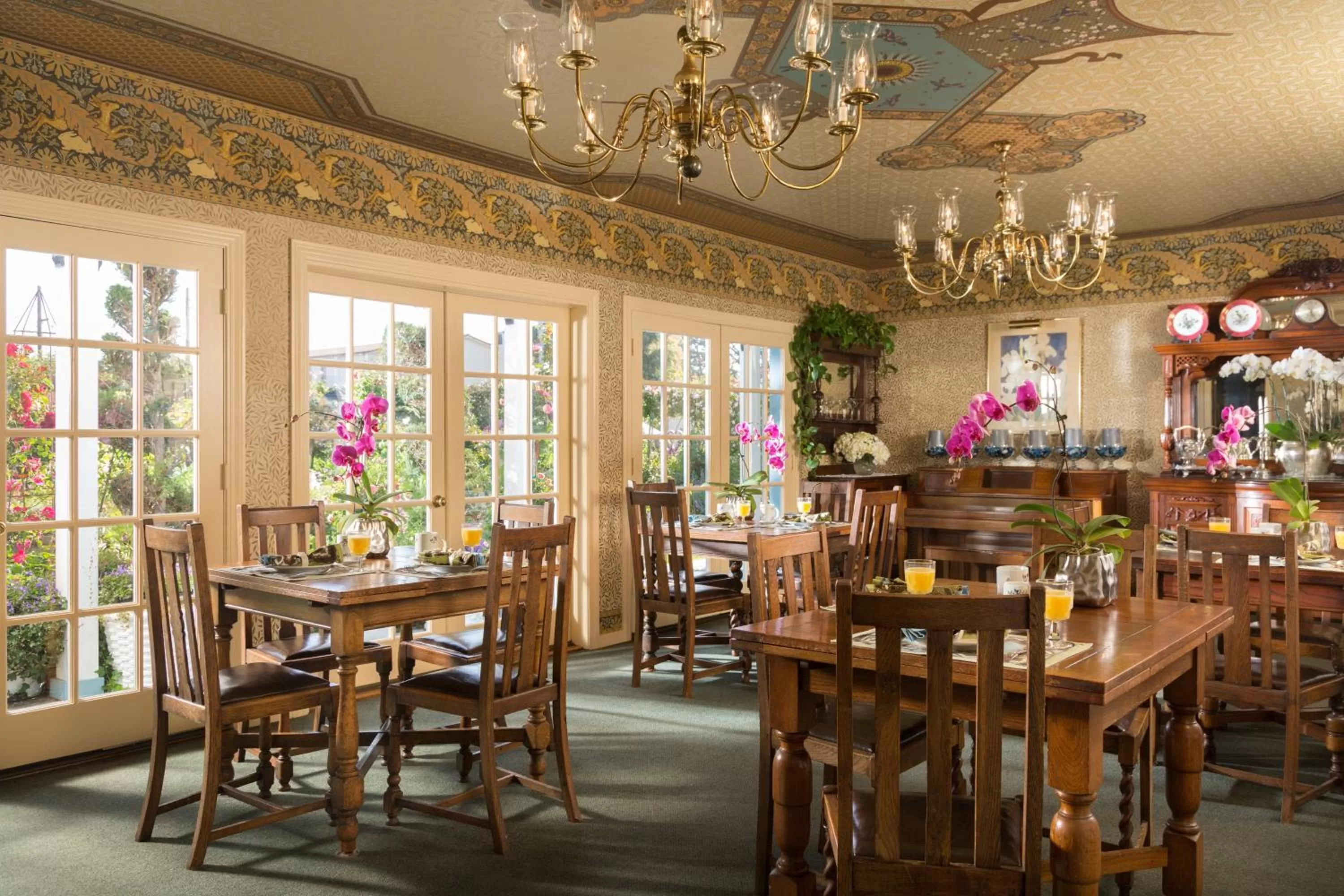 Dining area in Mill Rose Inn