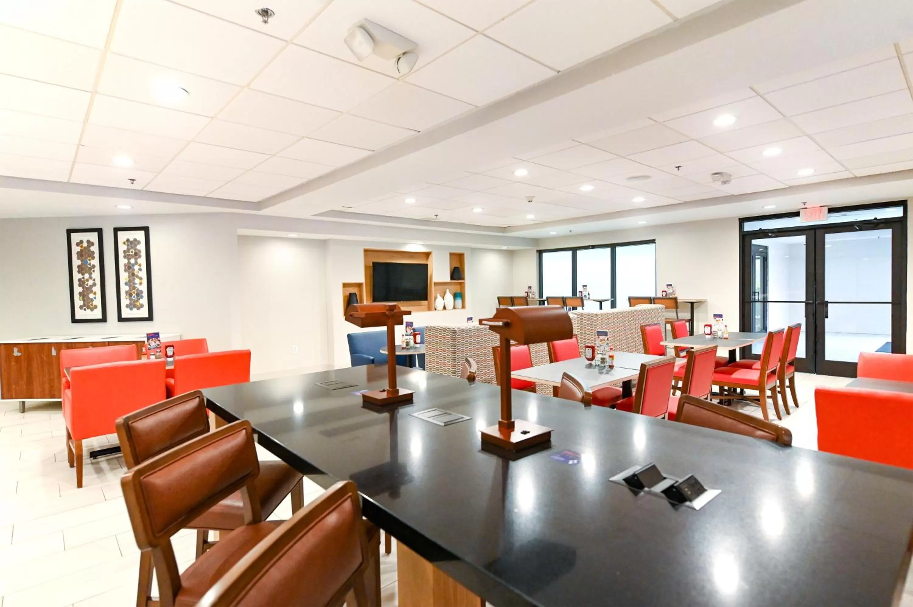 Breakfast in Holiday Inn Express Richmond Airport by IHG