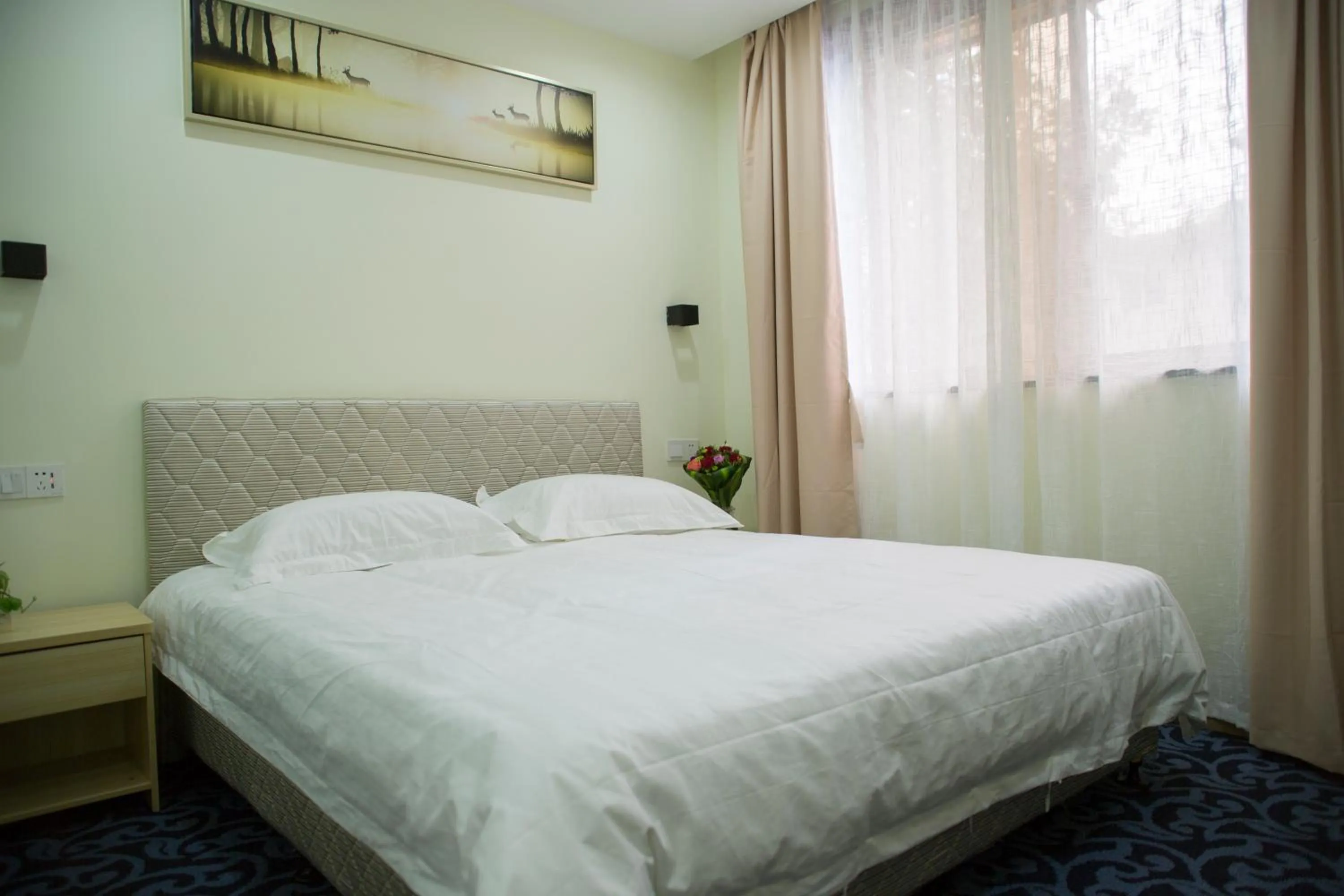 Bed in Hangzhou Memory Travel International Hotel-Edge Westlake