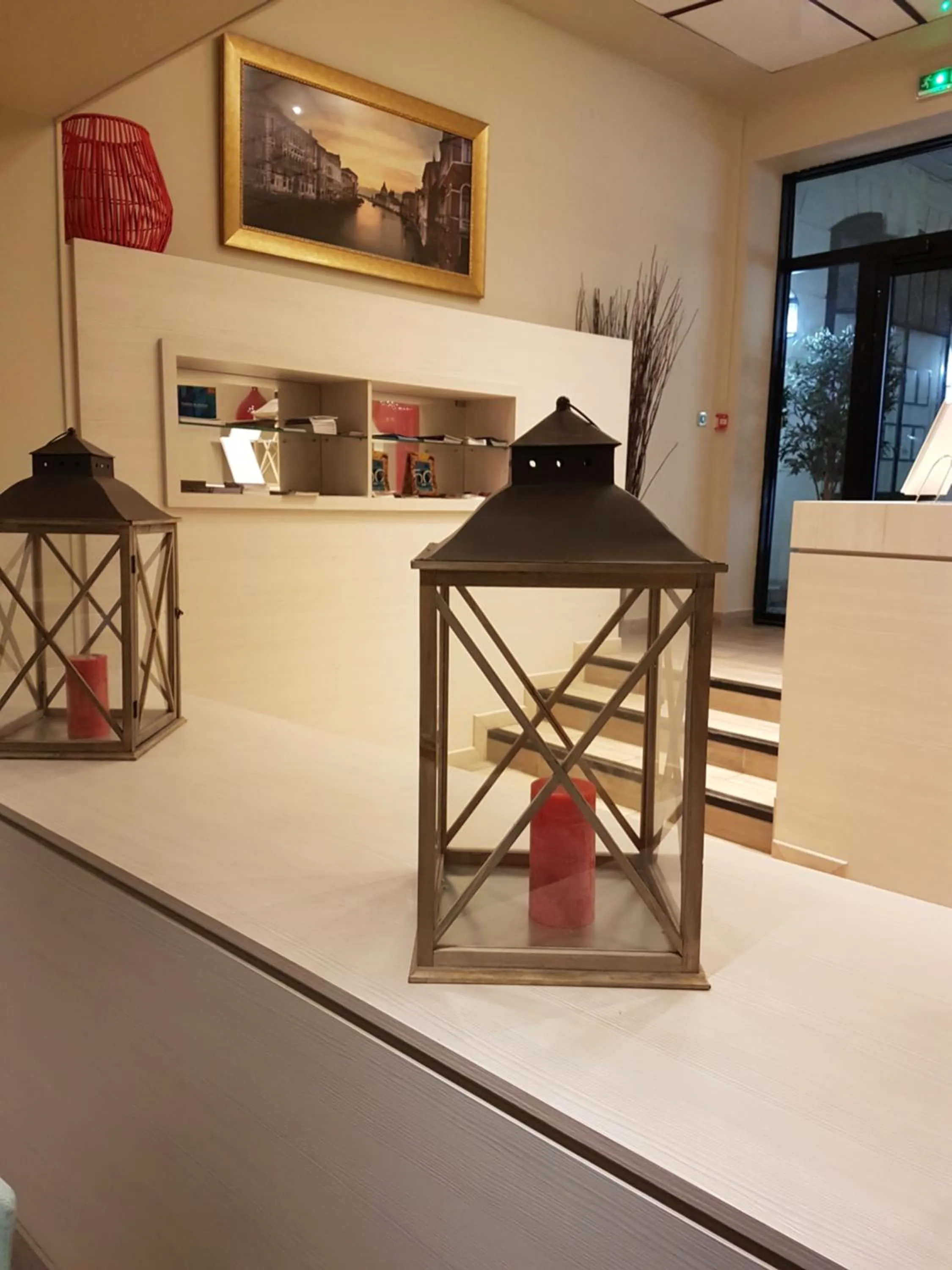 Lobby or reception in The Originals Boutique, Hôtel Danieli, Avignon