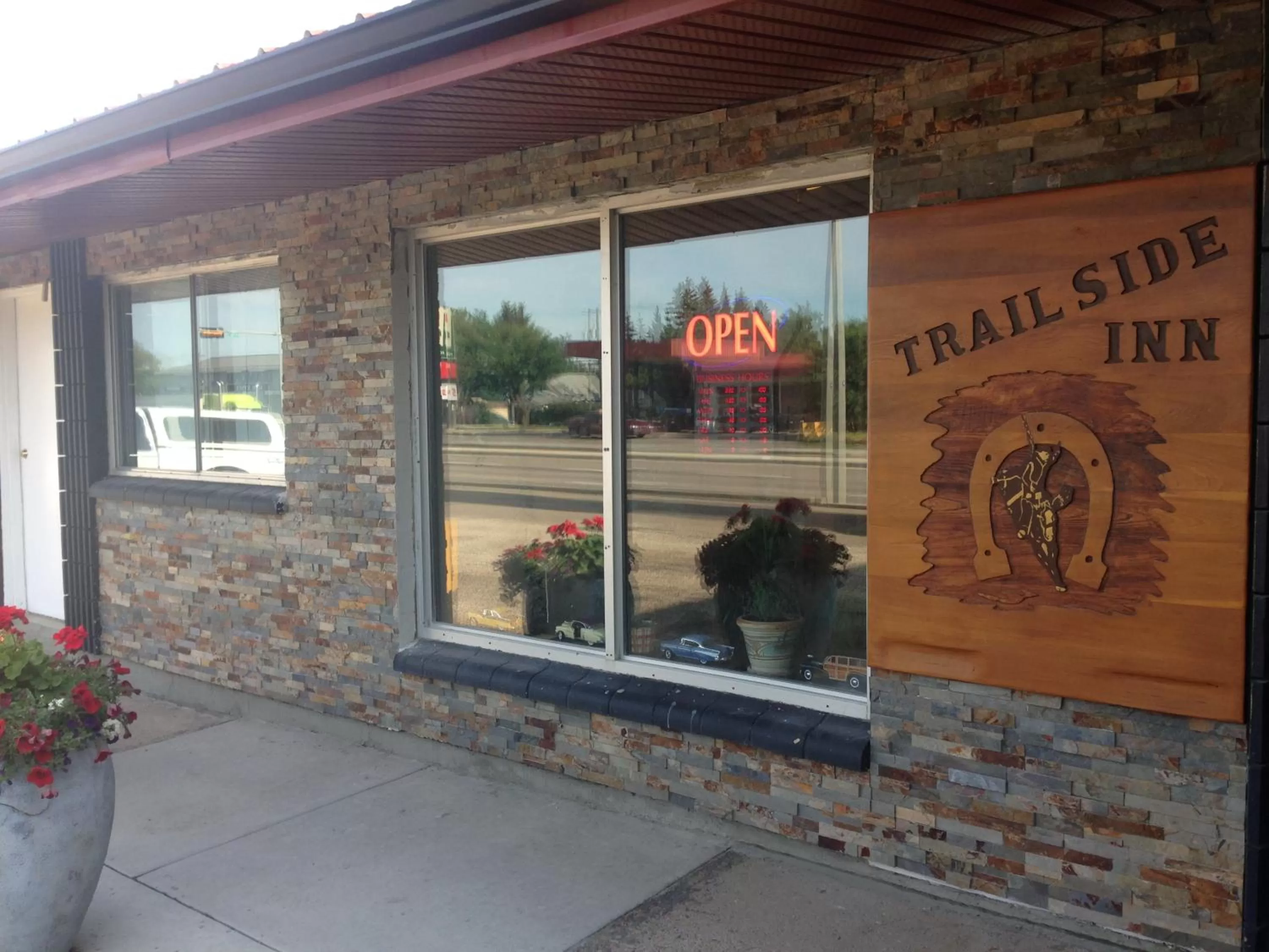 Facade/entrance in Trailside Inn