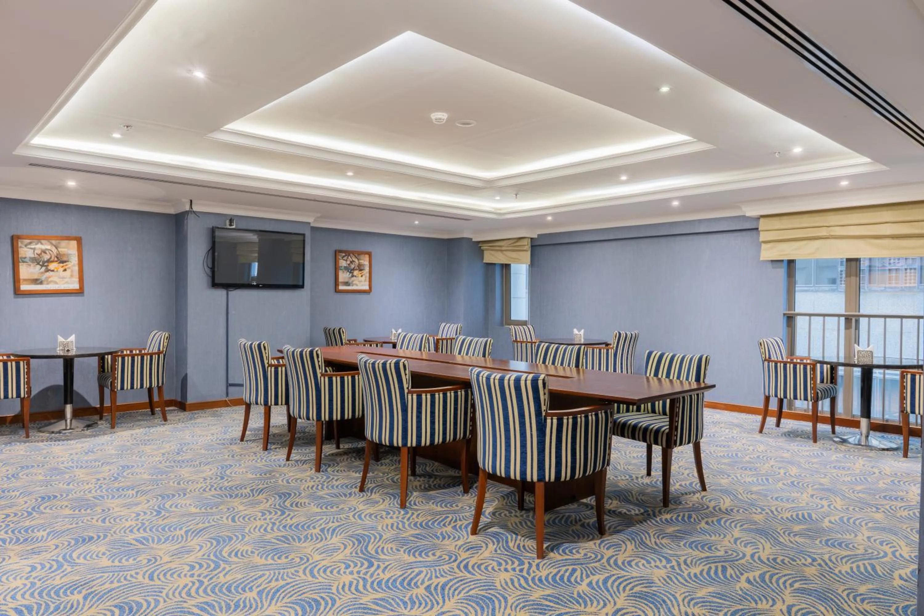 Lounge or bar in Millennium Al Aqeeq Hotel