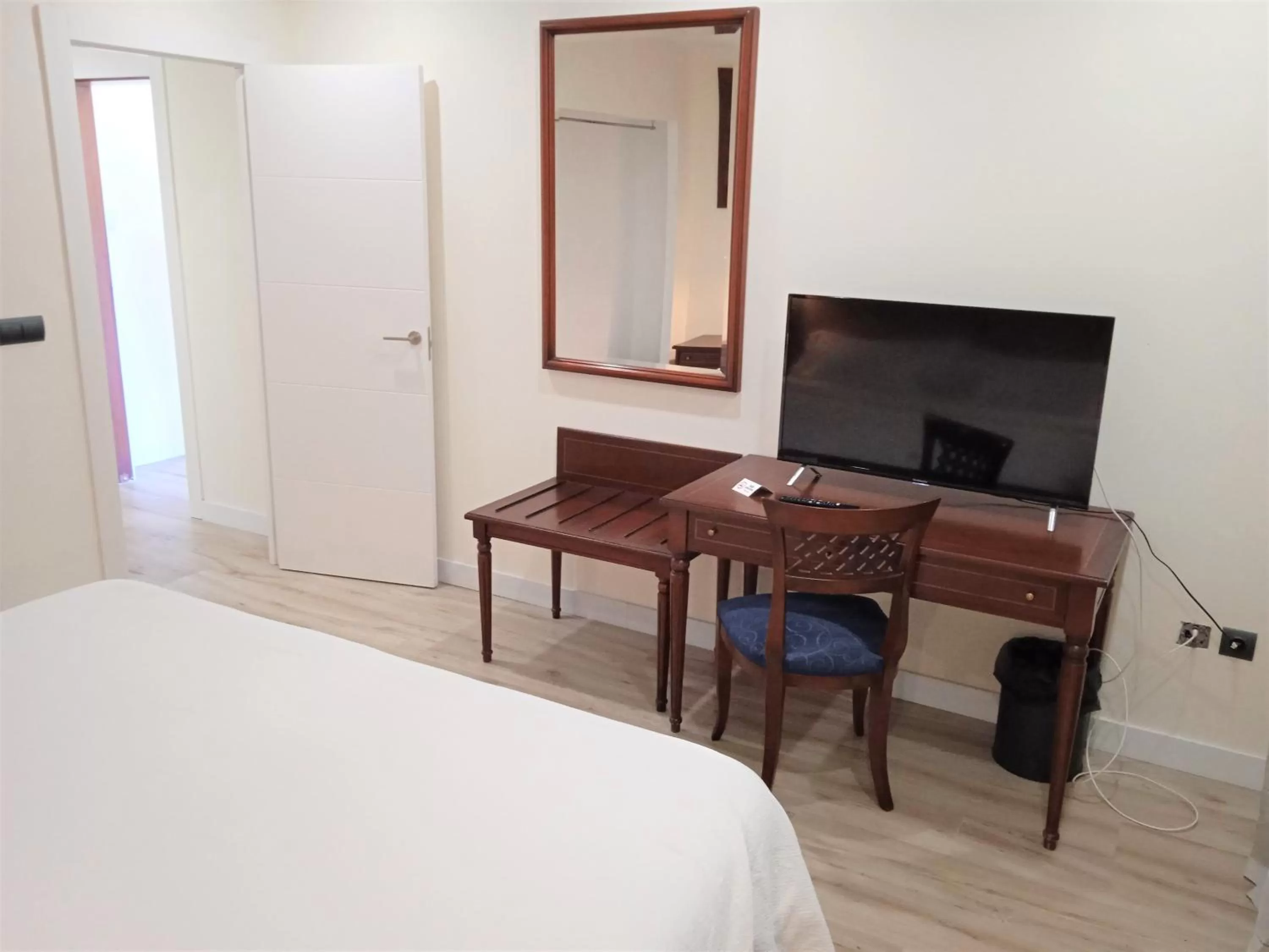 TV and multimedia, Bed in Hotel 153