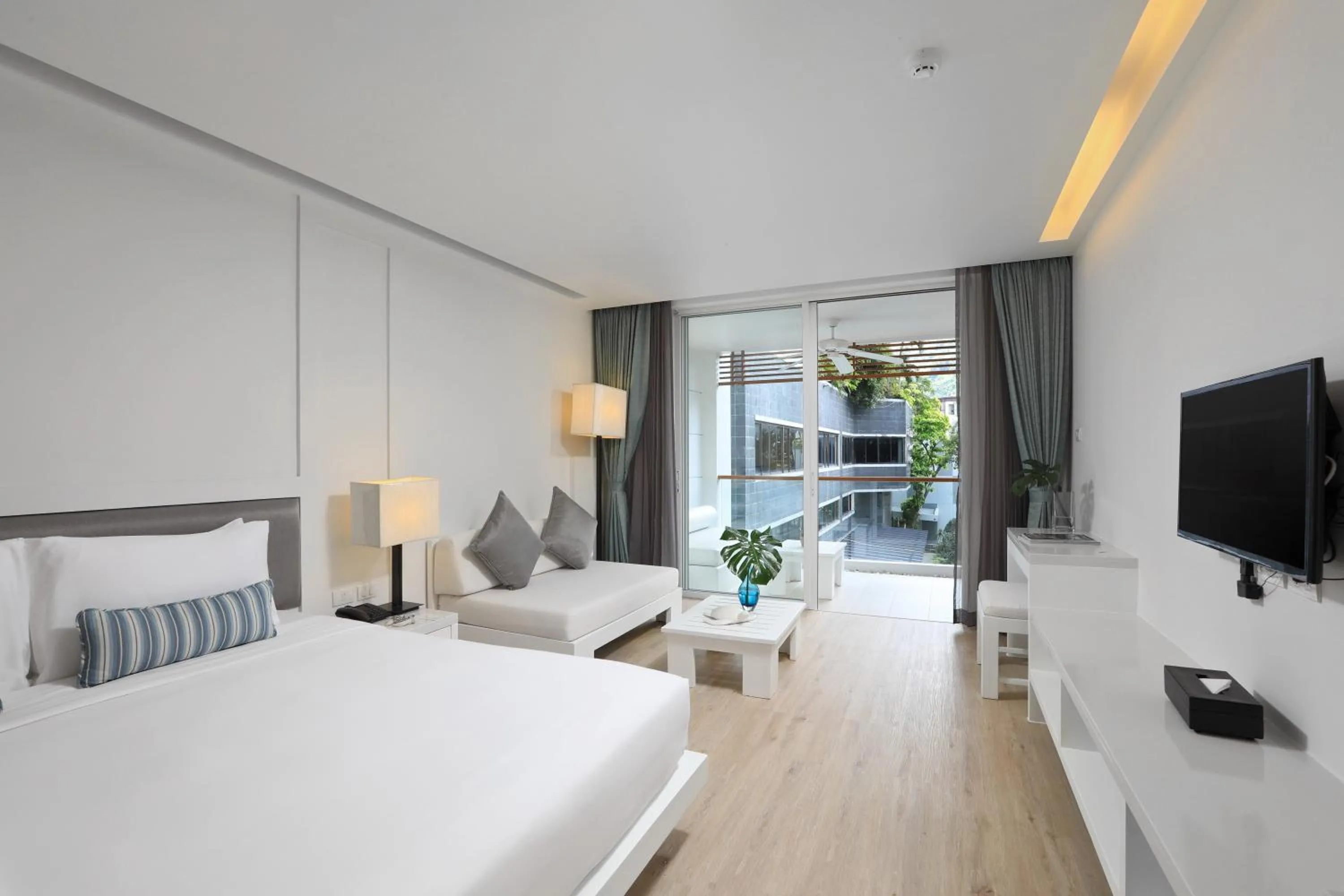 Toilet, Bed in Nap Patong