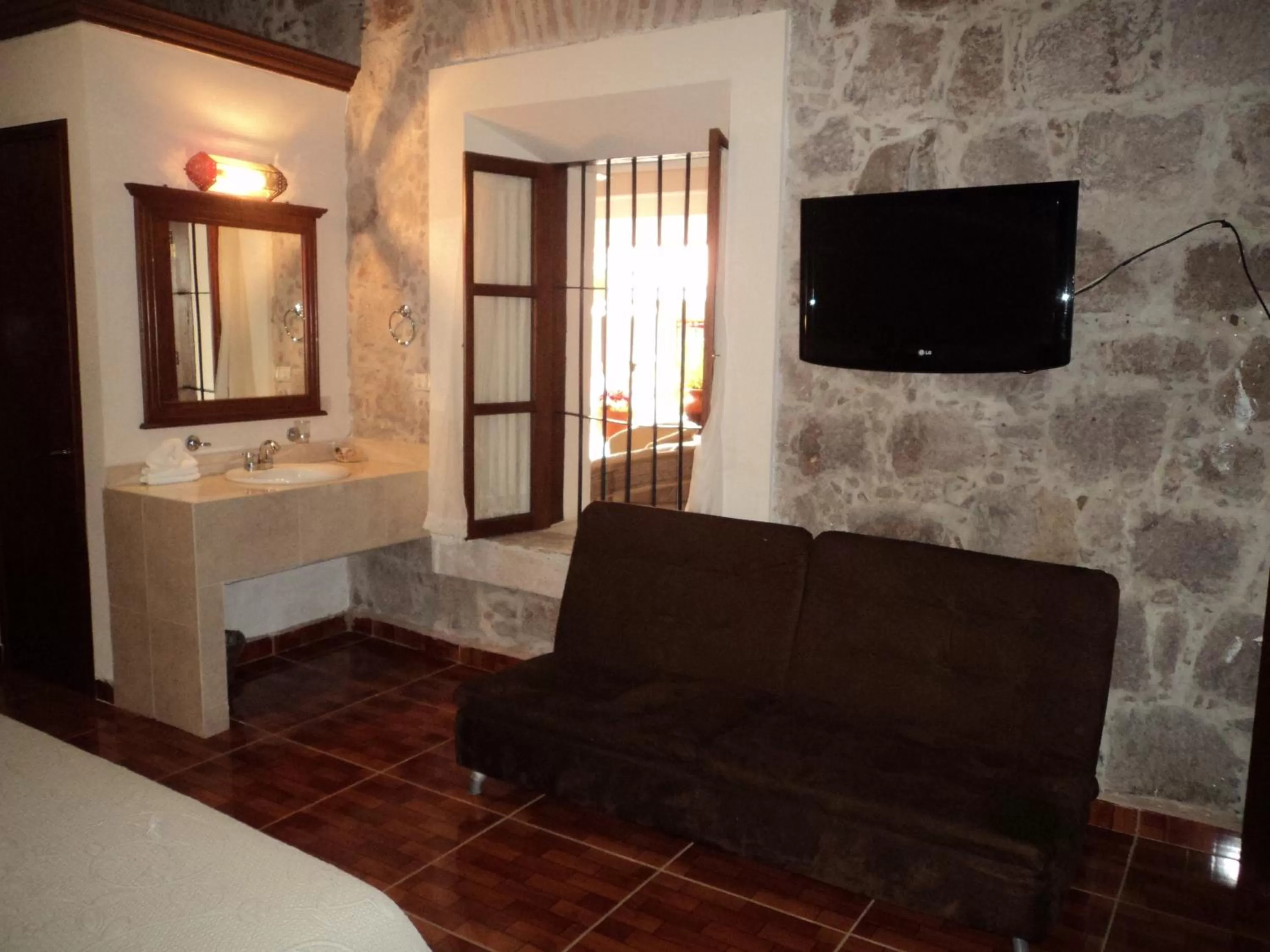 TV and multimedia in Mansion Serrano Hotel