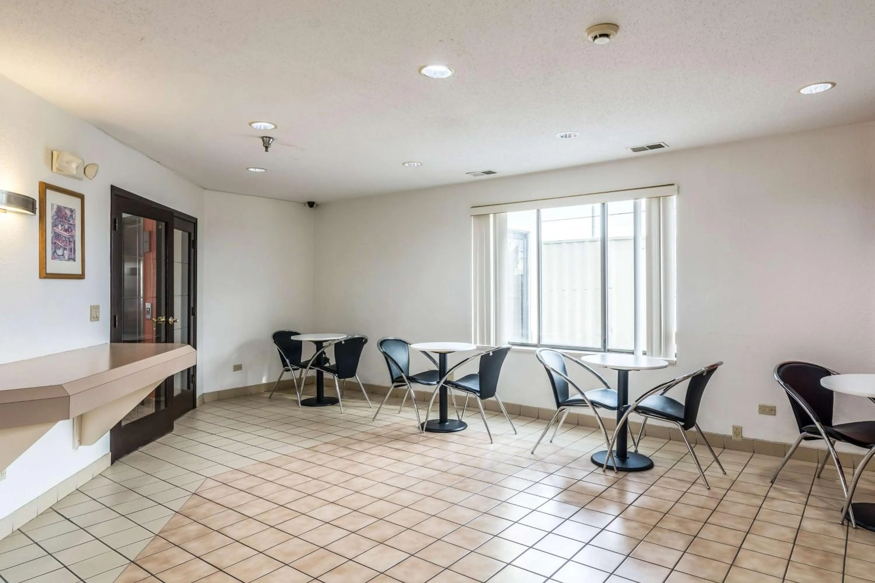 Restaurant/places to eat in Motel 6-Harvey, IL