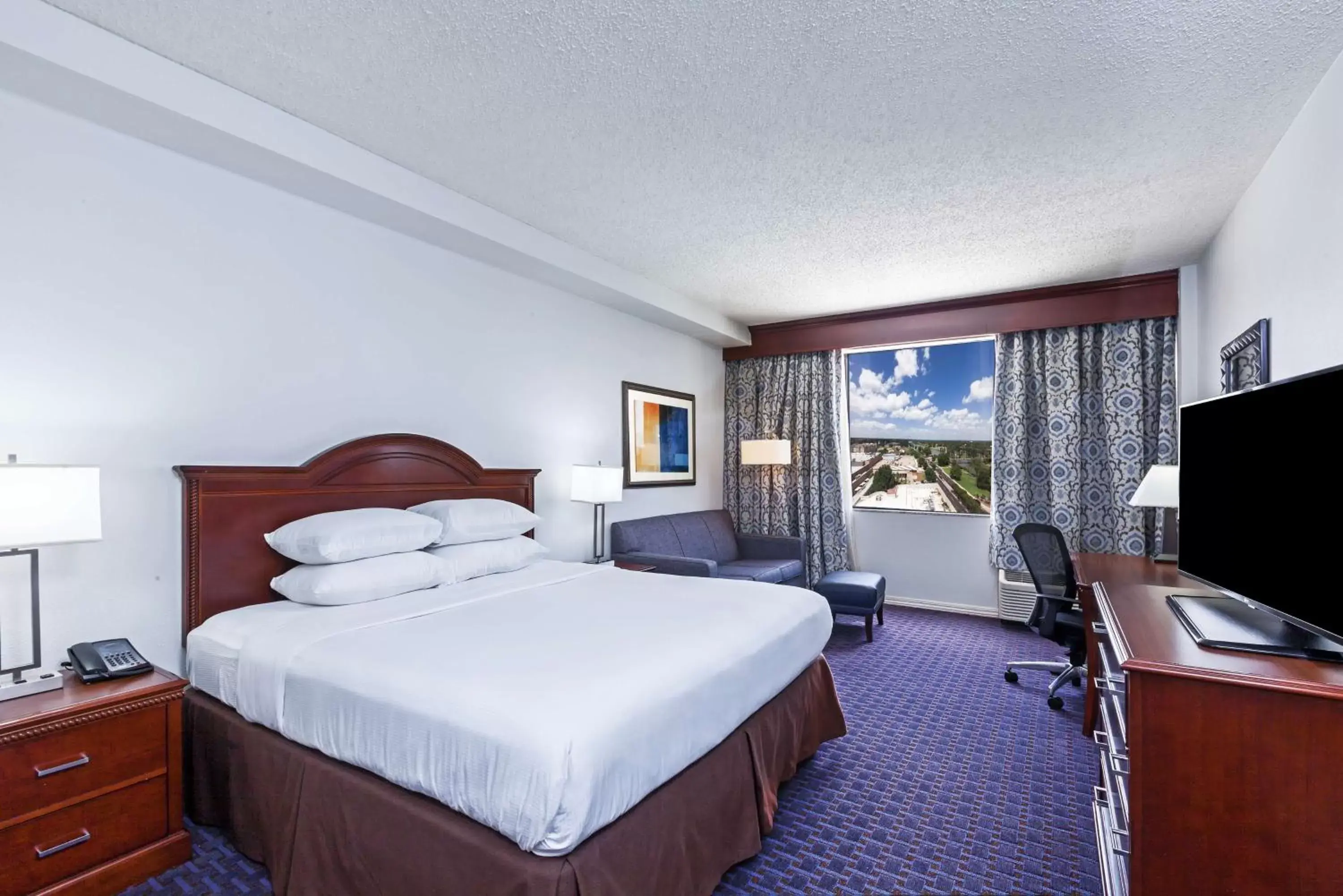 King Room with Sofa Bed in Hilton Waco King Room with Sofa Bed in Hilton Waco