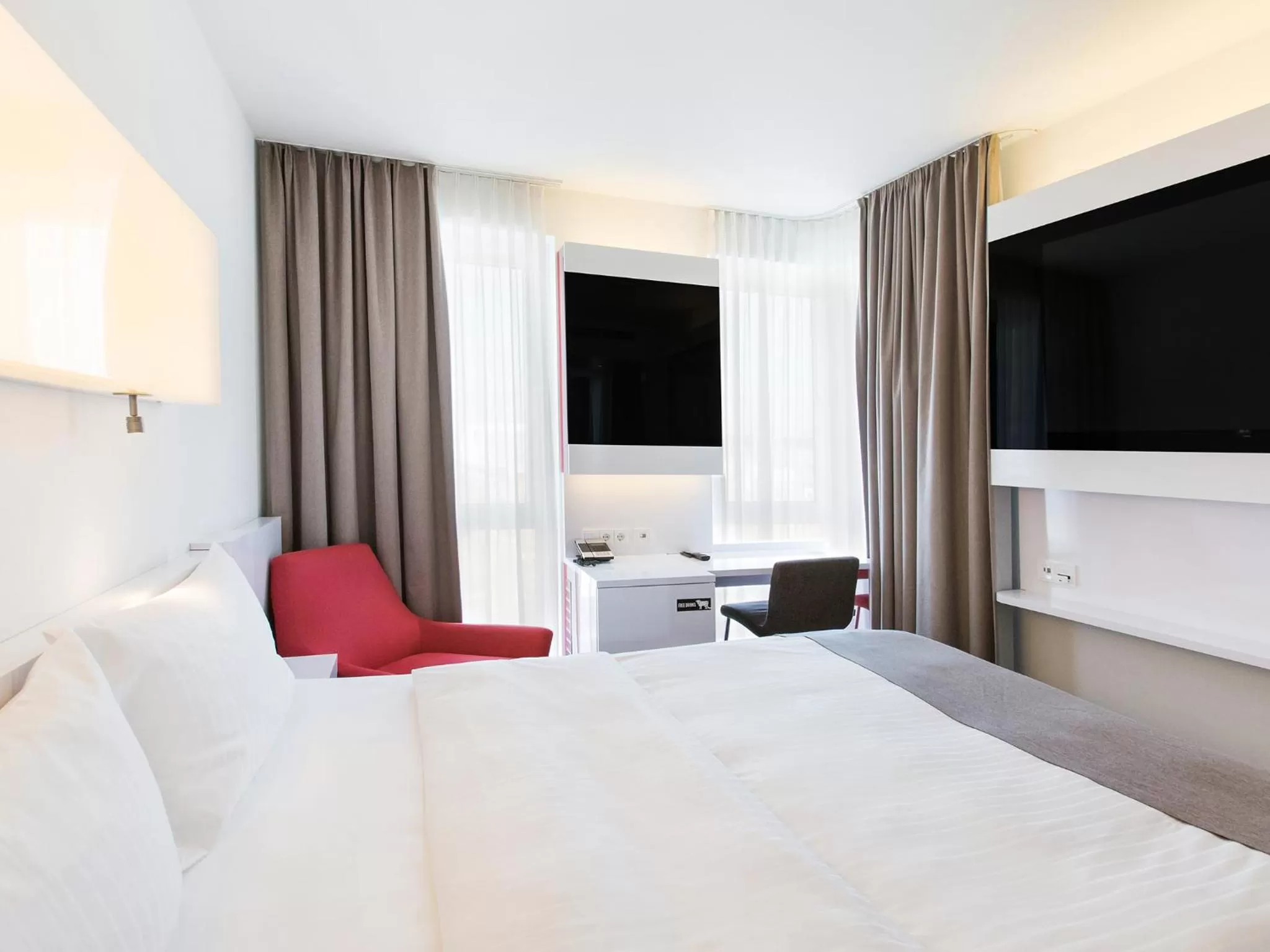 Day, Bed in DORMERO Hotel Frankfurt