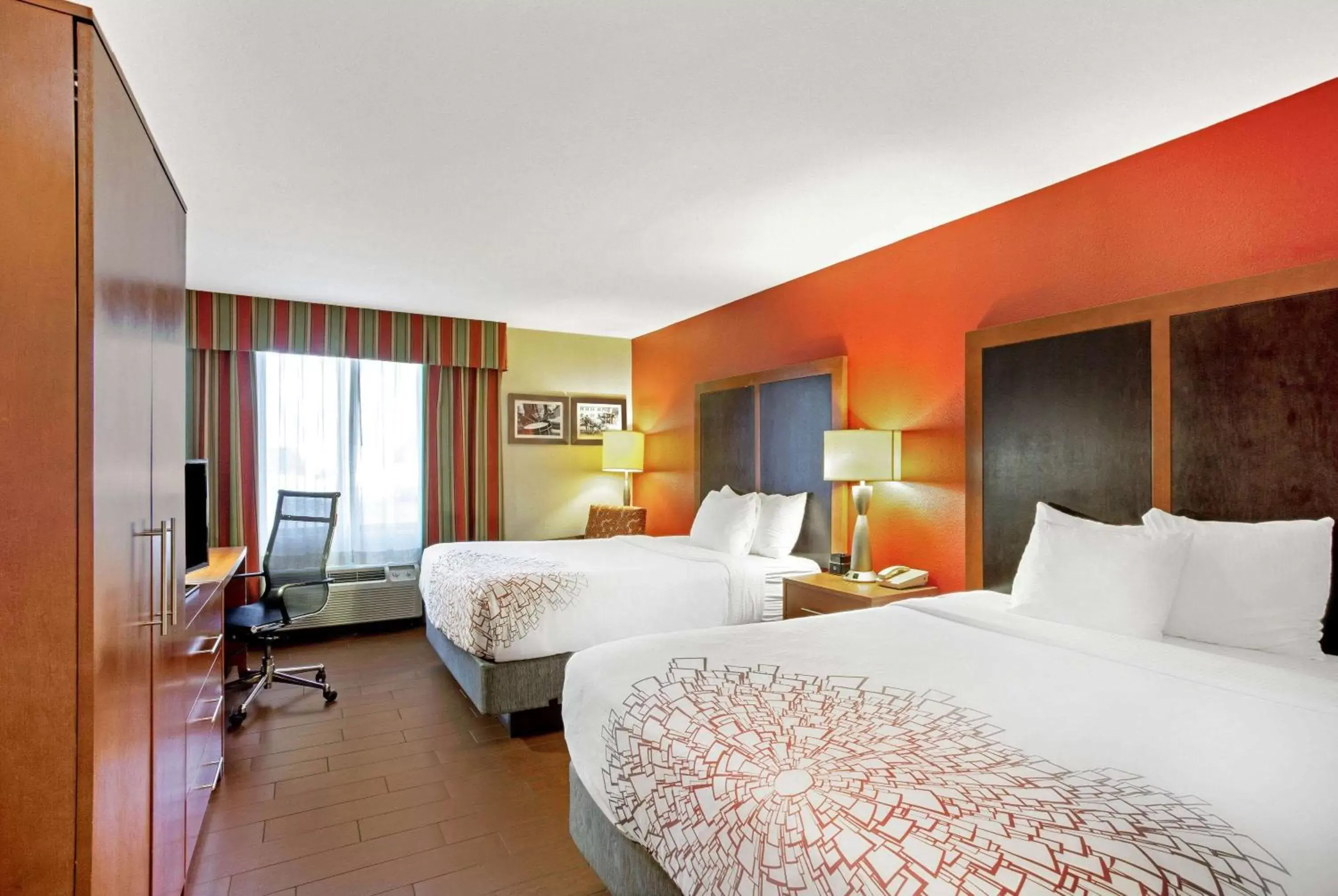 Queen Room with Two Queen Beds - Non-Smoking in La Quinta by Wyndham Williamsburg Historic Area Queen Room with Two Queen Beds - Non-Smoking in La Quinta by Wyndham Williamsburg Historic Area