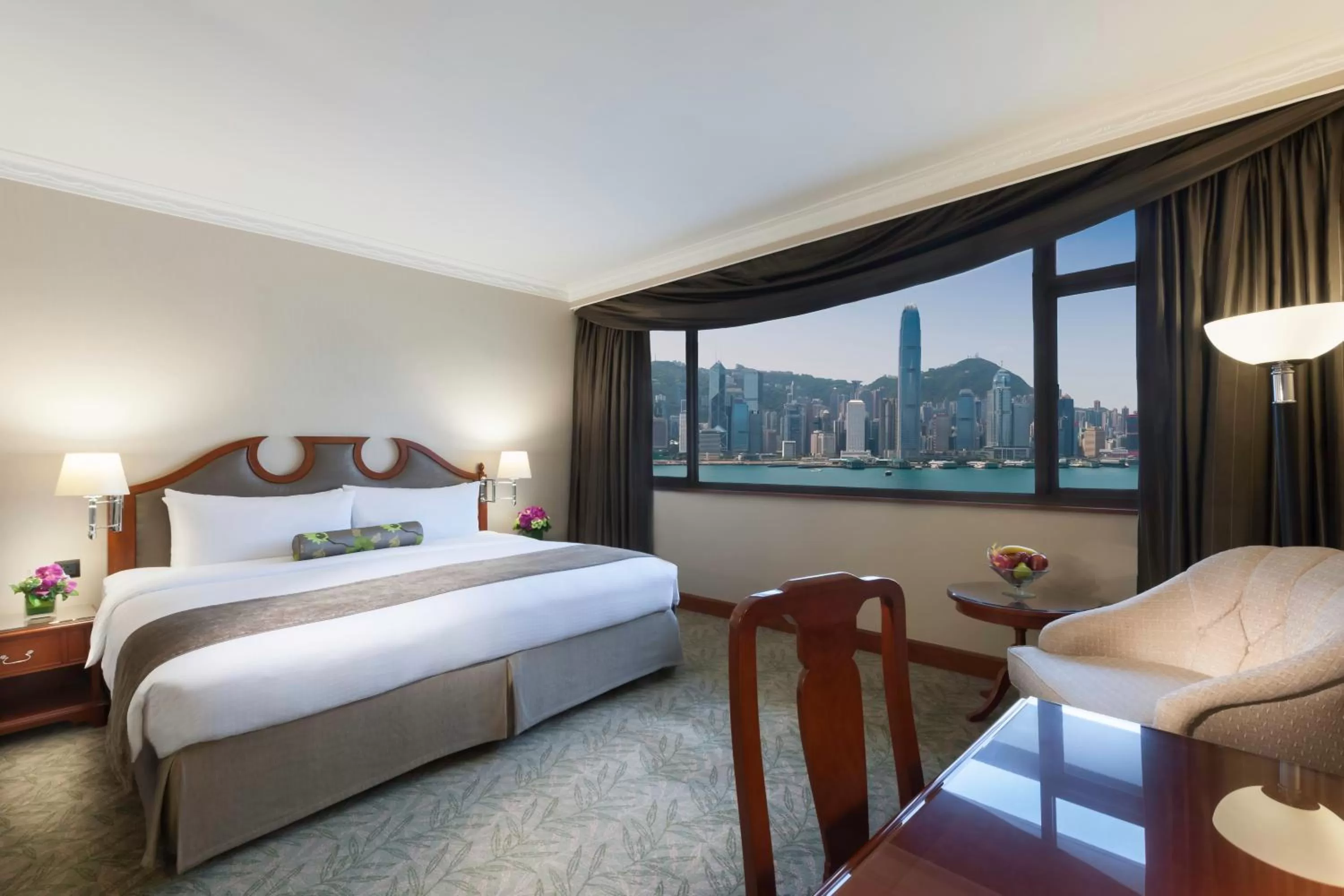 Bedroom, Bed in Marco Polo Hongkong Hotel