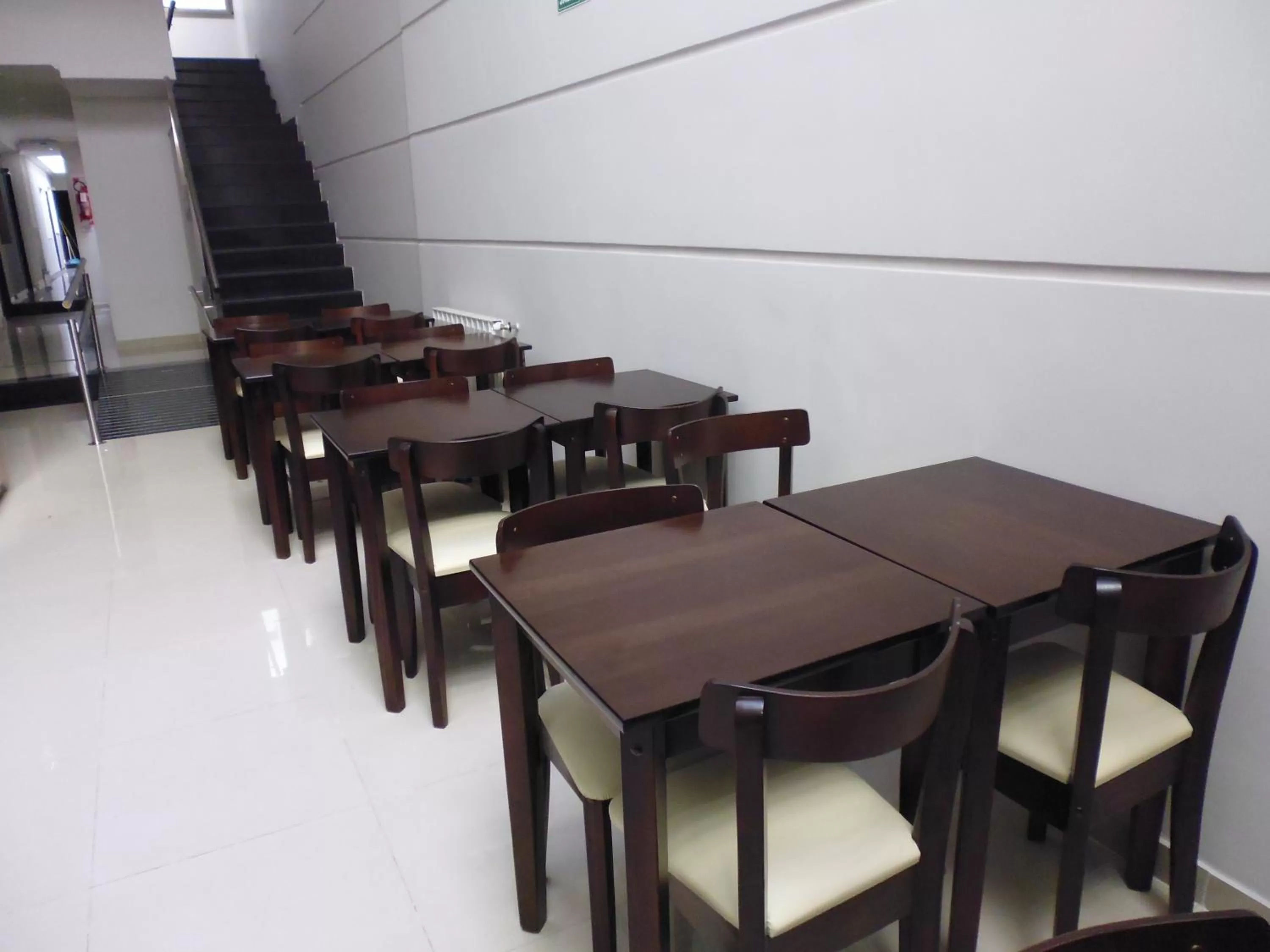 Restaurant/Places to Eat in Hotel Athos