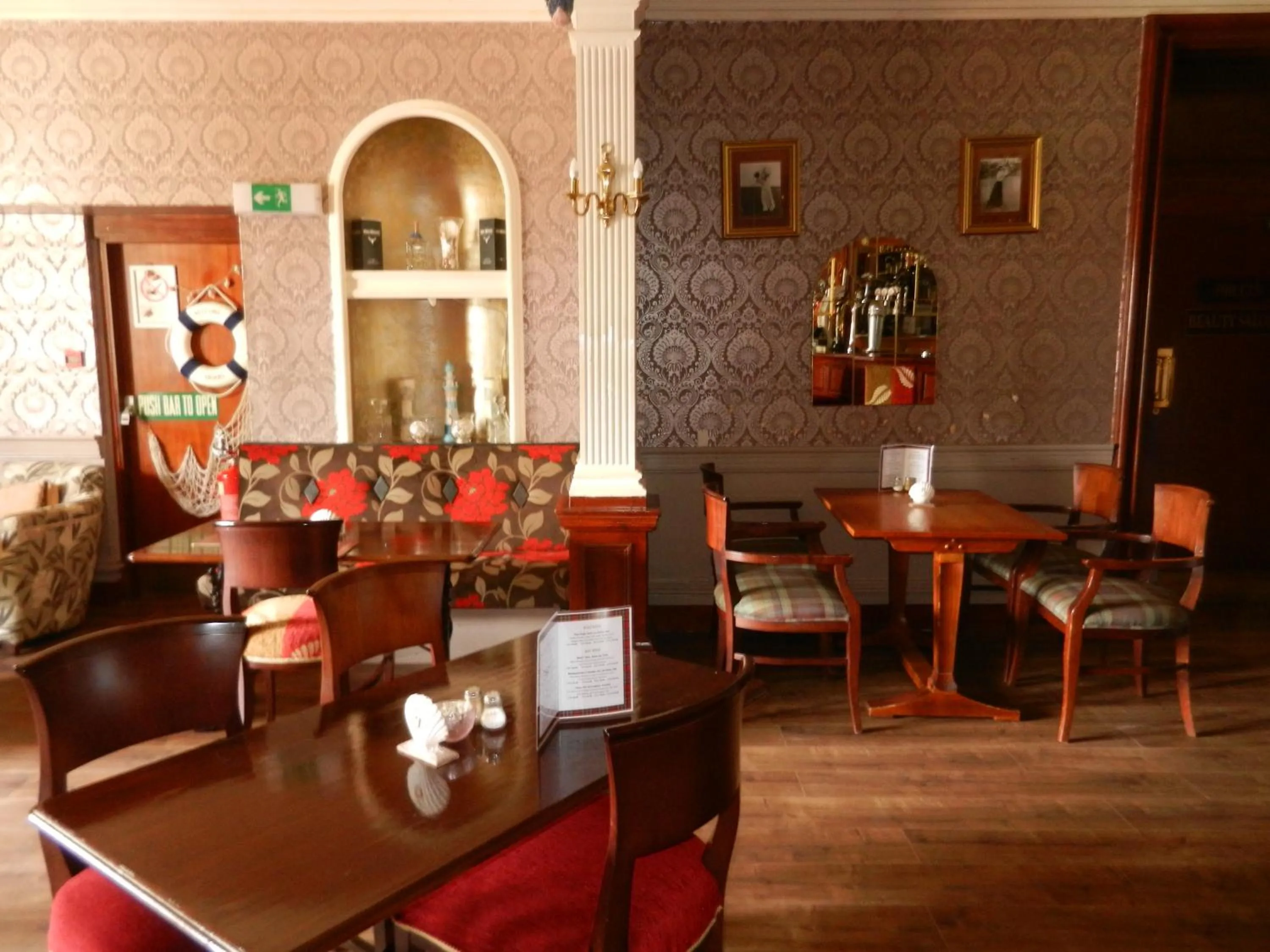 Lounge or bar in Mansfield Castle Hotel
