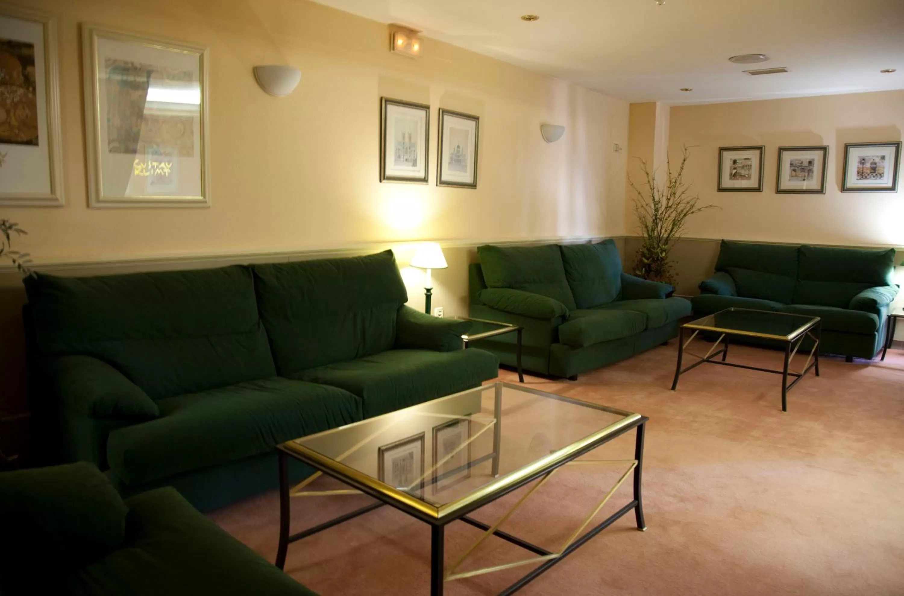 Communal lounge/ TV room in Motel Jardin
