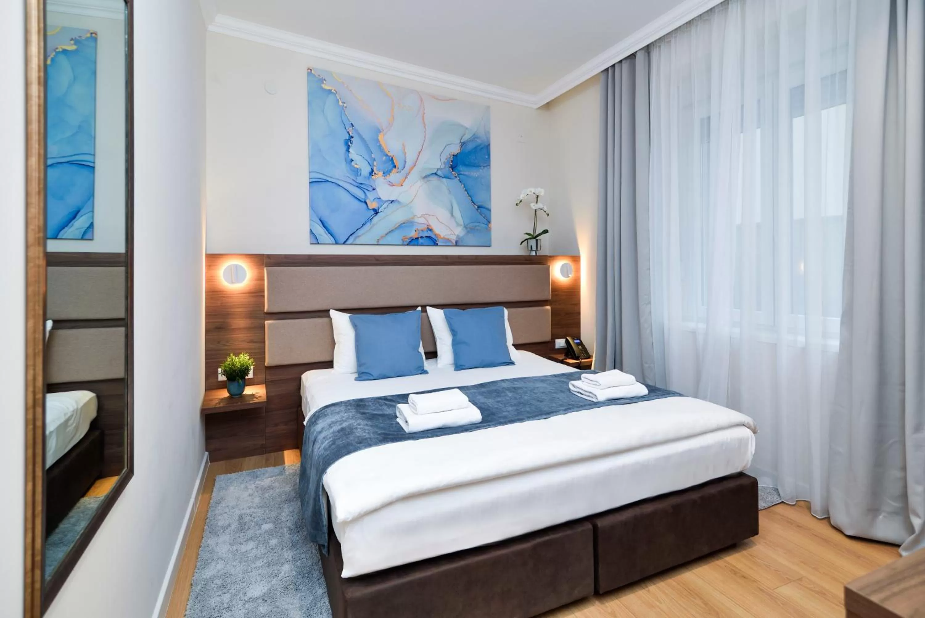 Bed in Hotel Opera Garni