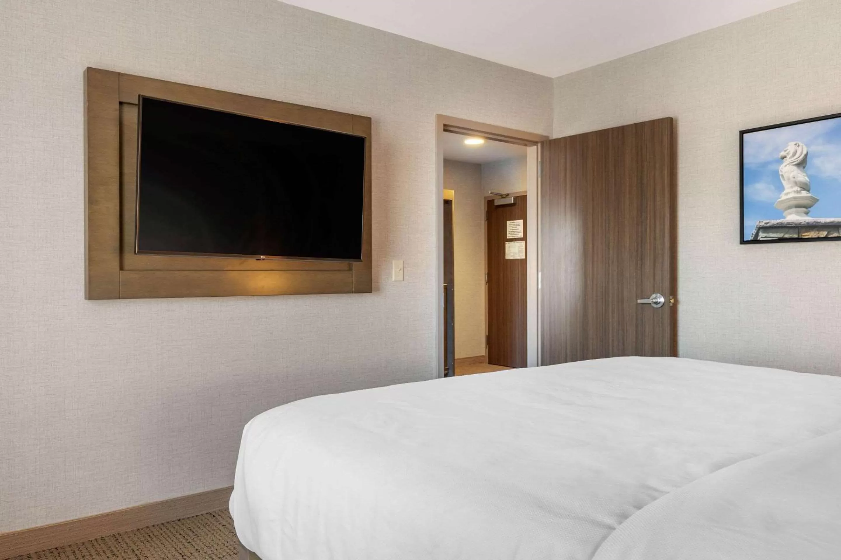 Photo of the whole room, Bed in Cambria Hotel West Orange