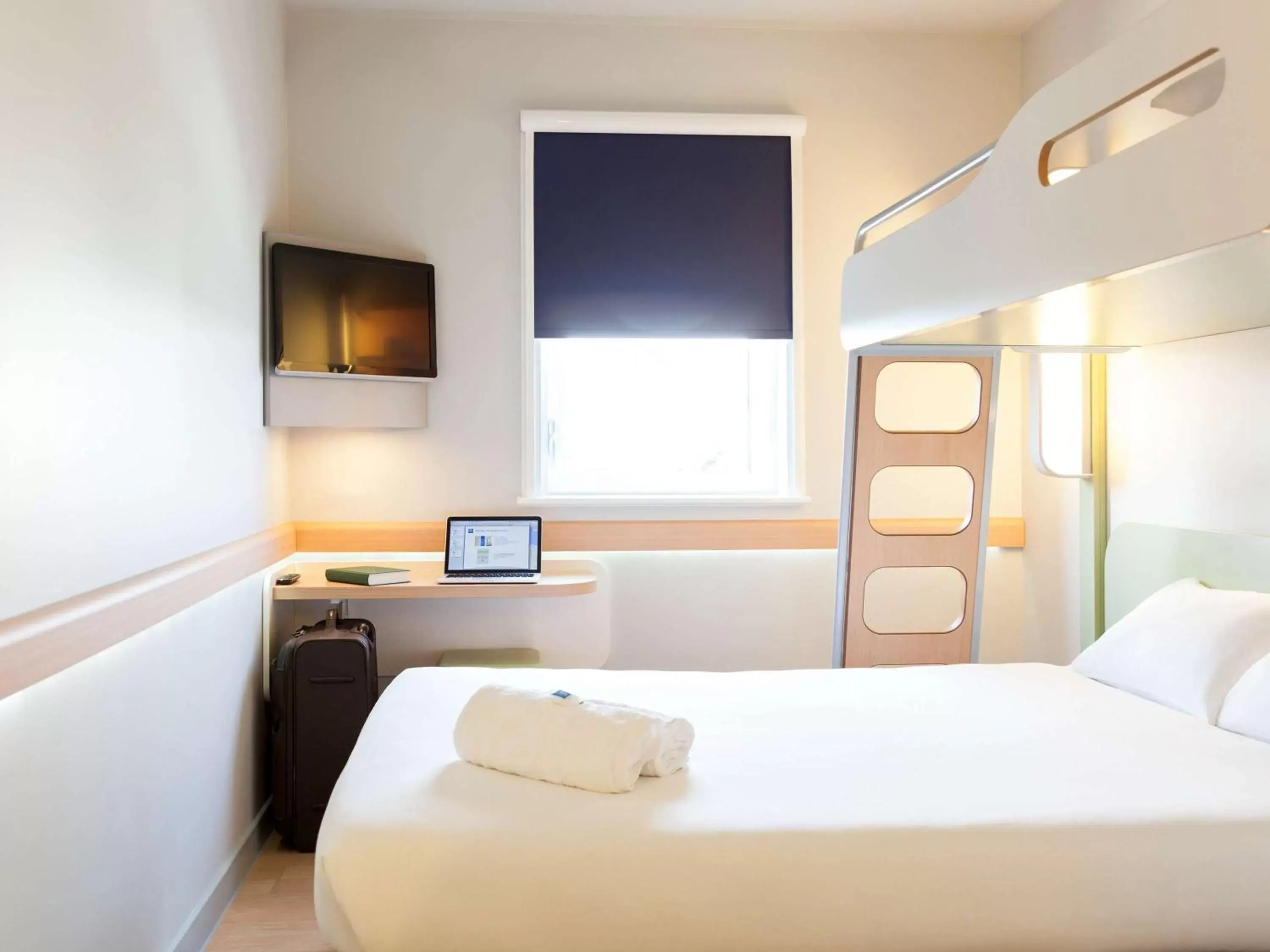 Standard Triple Room in ibis budget Hotel Edinburgh Park Standard Triple Room in ibis budget Hotel Edinburgh Park