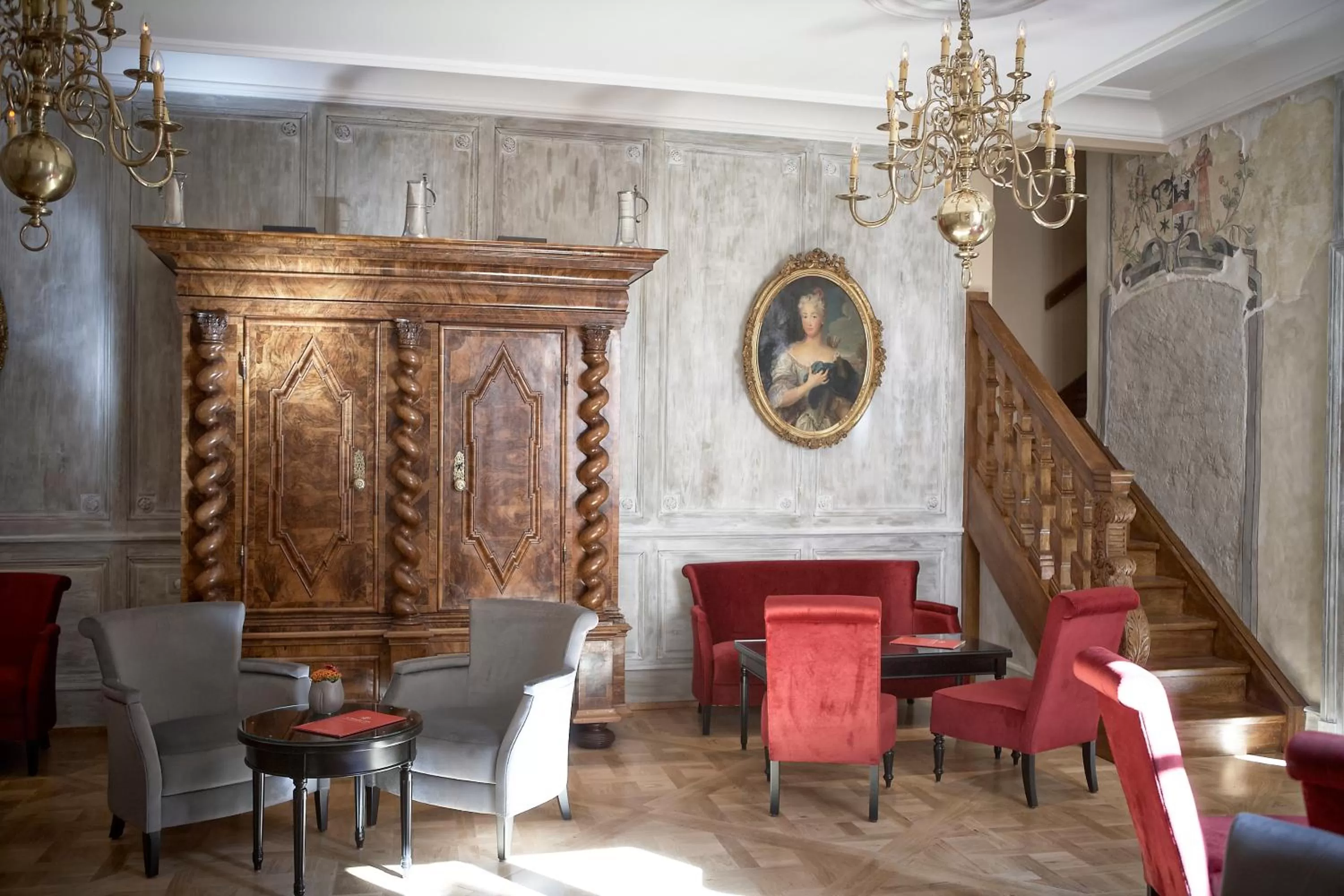 Lounge or bar in Hôtel & Spa Le Bouclier D'or