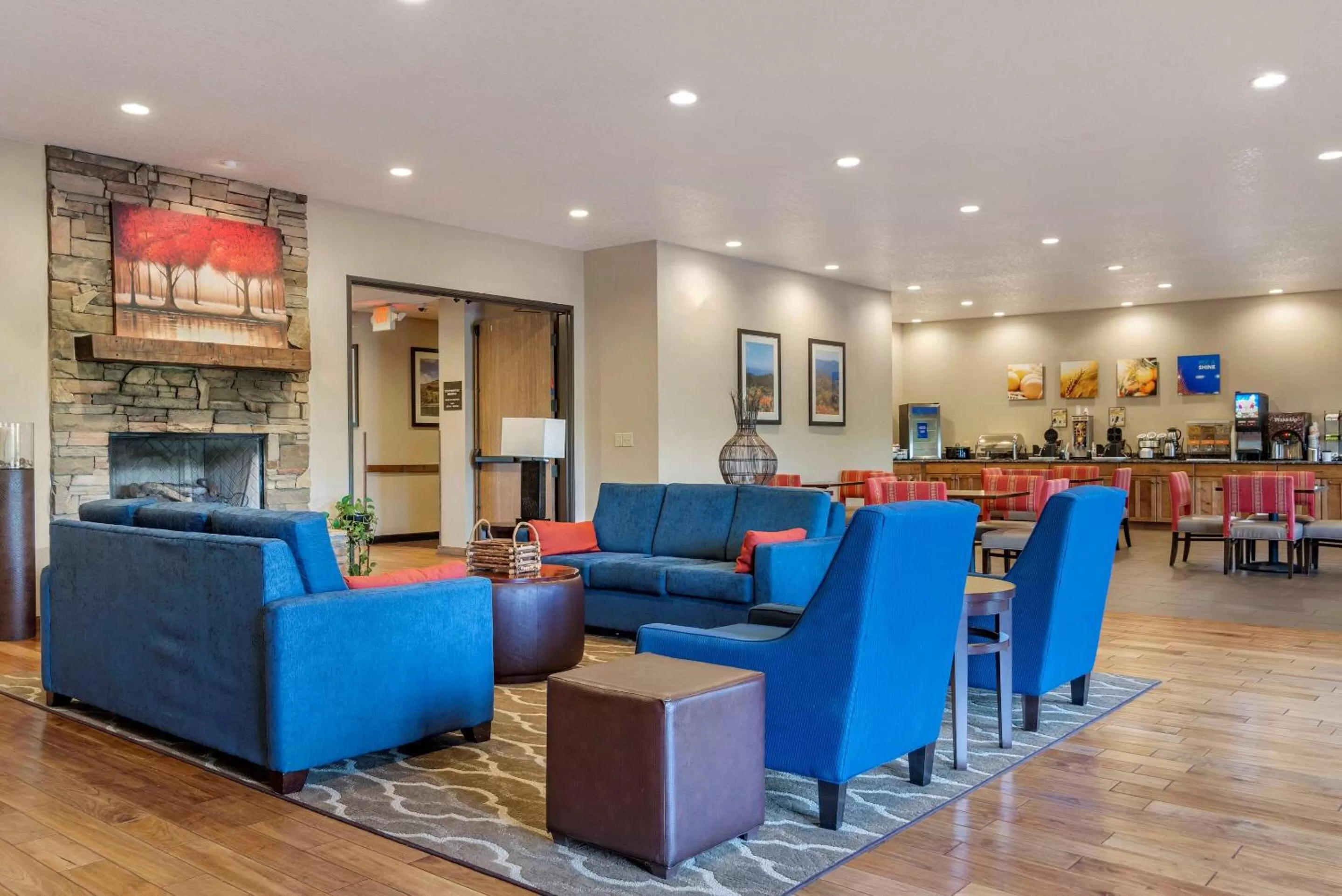 Restaurant/places to eat in Comfort Inn & Suites Blue Ridge