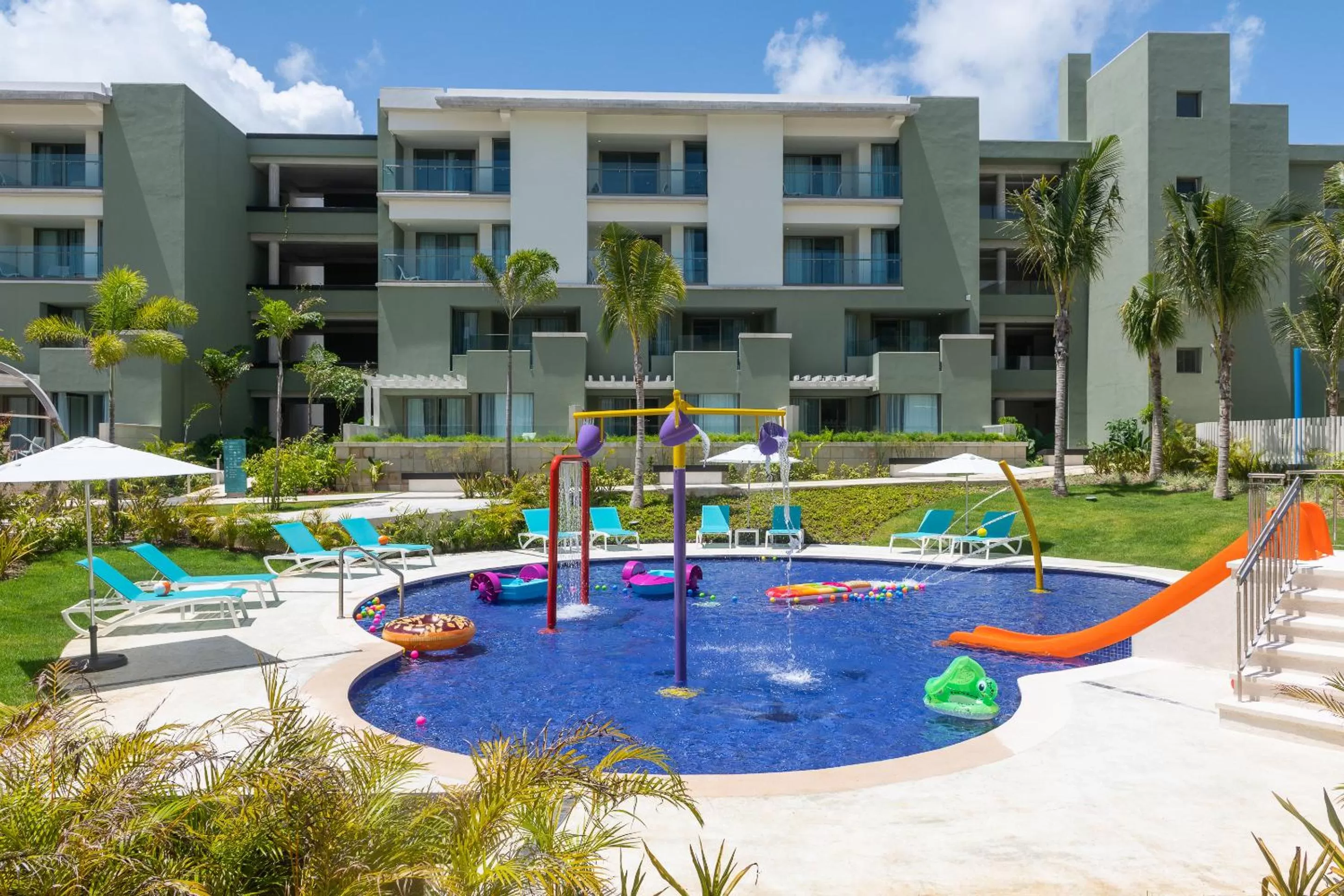 Swimming pool in Catalonia Grand Costa Mujeres All Suites & Spa - All Inclusive