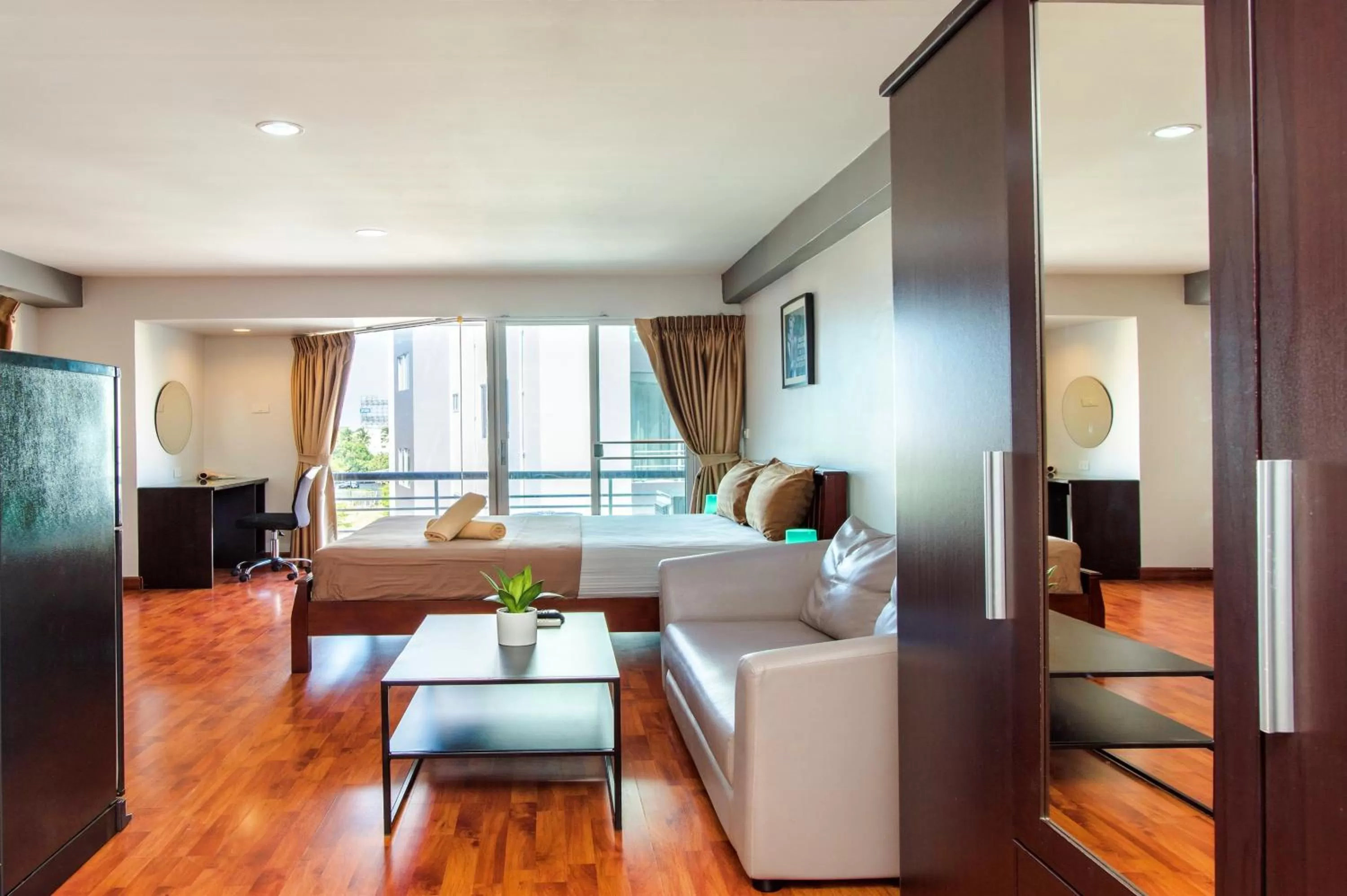 Bed, Seating Area in Soi 7 Hua Hin-Ji Ya