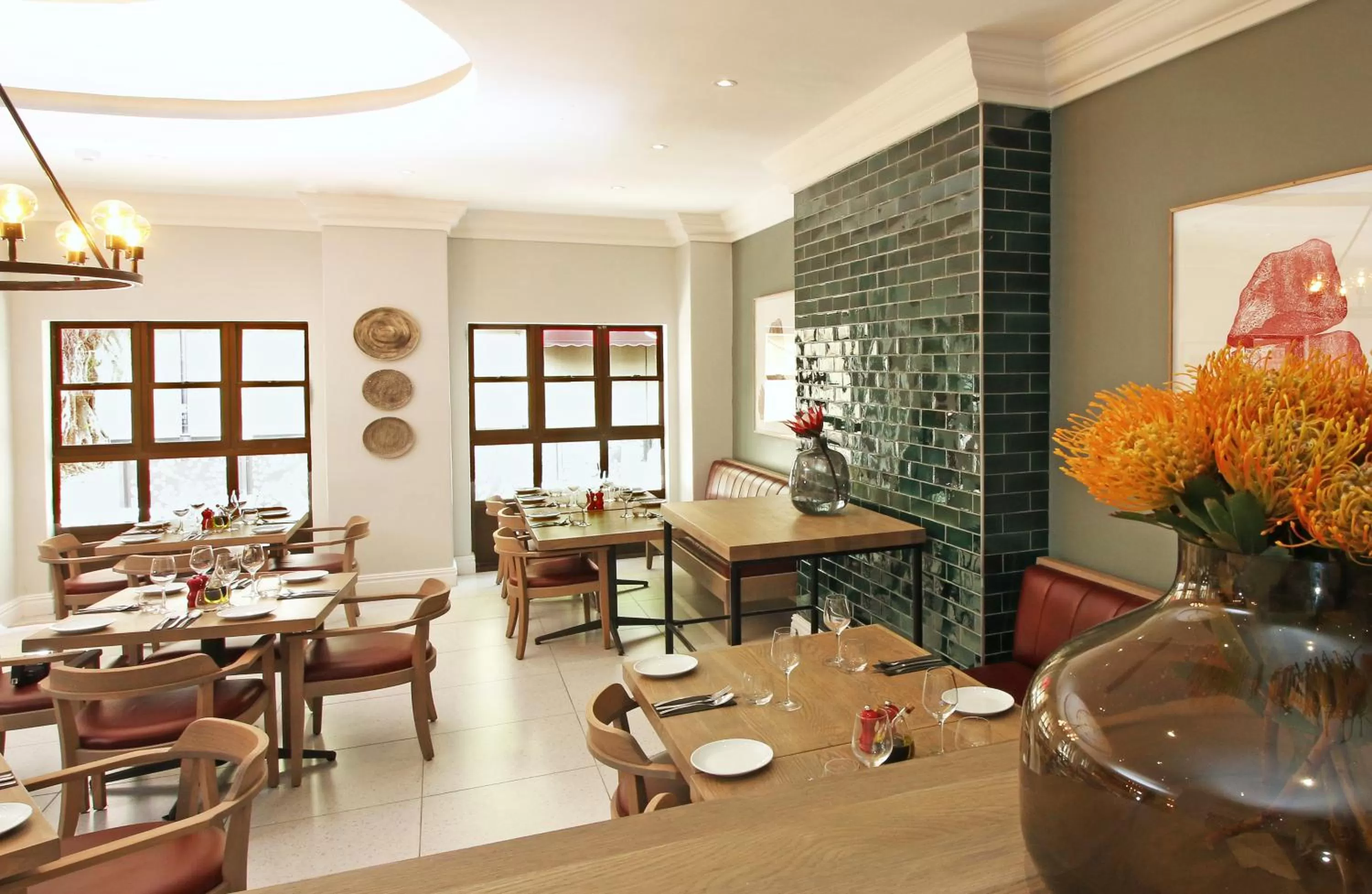 Restaurant/places to eat in Hollow on the Square City Hotel